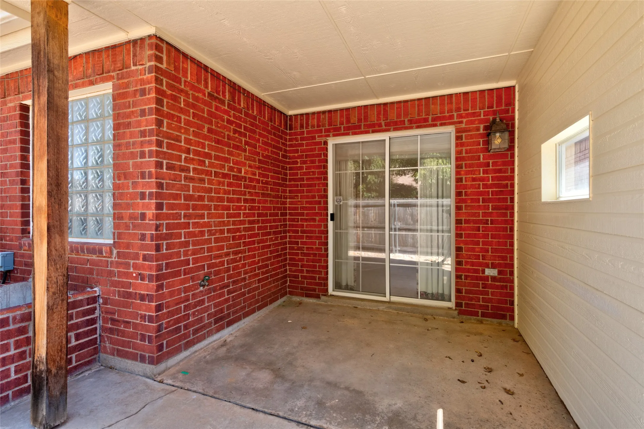 Single Family Residence For Sale in Taylor County , 21 Wynrush Circle, Abilene, Texas 79606, 3 Bedroom, 3 Bathroom, 2 Garage spaces, 2,355 Sqft, built in 1995, mls#21389921, Real Estate Agent in Abilene, Homes For Sale in Taylor county, Homes For Sale in Abilene, Realtor in Abilene Texas, Real Estate Brokerage Independent Realty Texas, Luminita Cordes Realtor