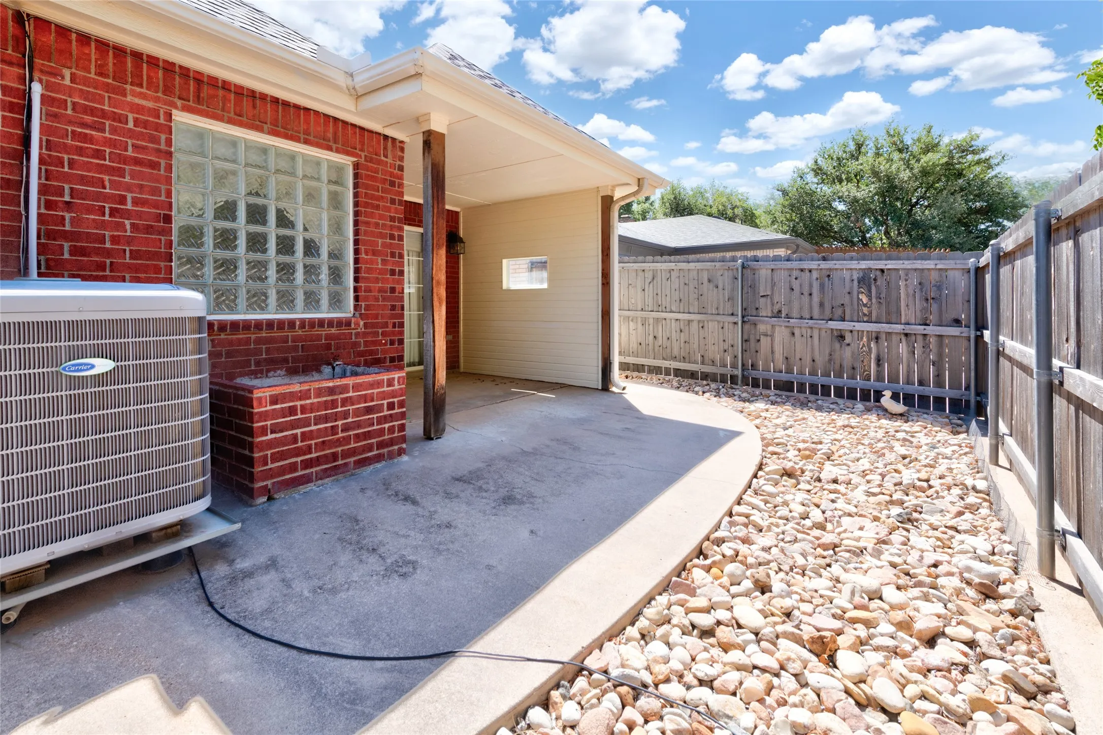 Single Family Residence For Sale in Taylor County , 21 Wynrush Circle, Abilene, Texas 79606, 3 Bedroom, 3 Bathroom, 2 Garage spaces, 2,355 Sqft, built in 1995, mls#21389921, Real Estate Agent in Abilene, Homes For Sale in Taylor county, Homes For Sale in Abilene, Realtor in Abilene Texas, Real Estate Brokerage Independent Realty Texas, Luminita Cordes Realtor