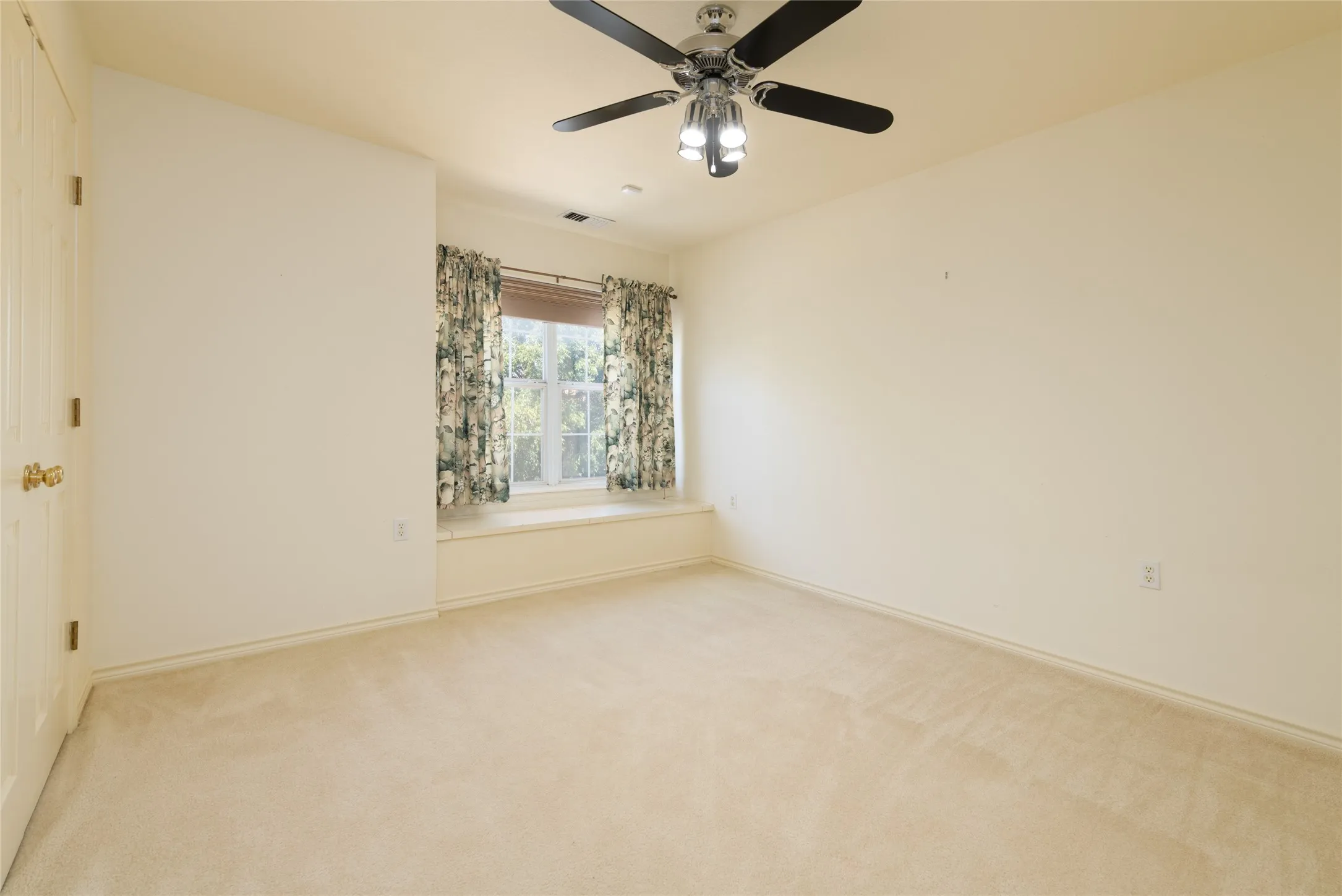 Single Family Residence For Sale in Taylor County , 21 Wynrush Circle, Abilene, Texas 79606, 3 Bedroom, 3 Bathroom, 2 Garage spaces, 2,355 Sqft, built in 1995, mls#21389921, Real Estate Agent in Abilene, Homes For Sale in Taylor county, Homes For Sale in Abilene, Realtor in Abilene Texas, Real Estate Brokerage Independent Realty Texas, Luminita Cordes Realtor