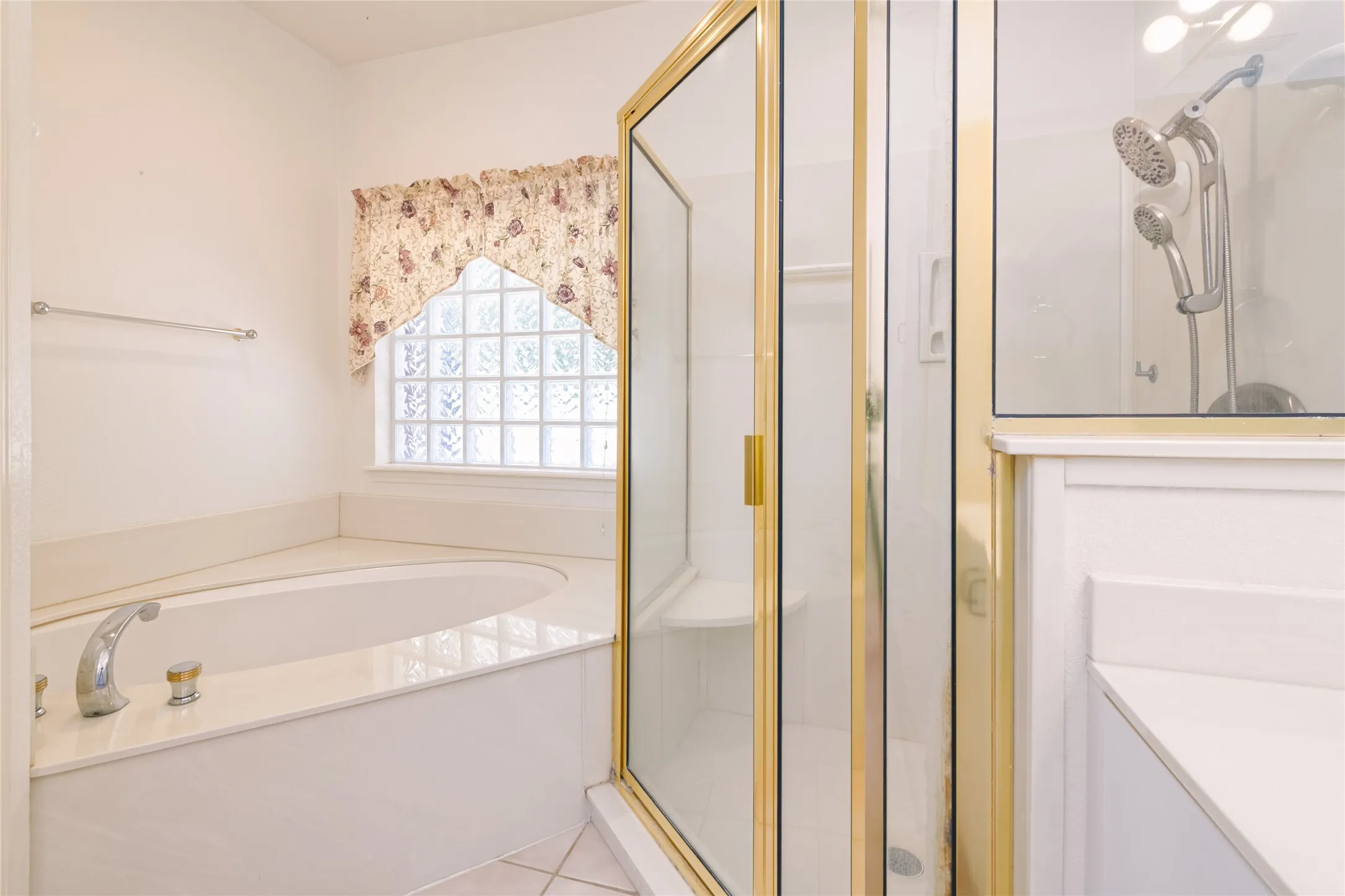 Single Family Residence For Sale in Taylor County , 21 Wynrush Circle, Abilene, Texas 79606, 3 Bedroom, 3 Bathroom, 2 Garage spaces, 2,355 Sqft, built in 1995, mls#21389921, Real Estate Agent in Abilene, Homes For Sale in Taylor county, Homes For Sale in Abilene, Realtor in Abilene Texas, Real Estate Brokerage Independent Realty Texas, Luminita Cordes Realtor