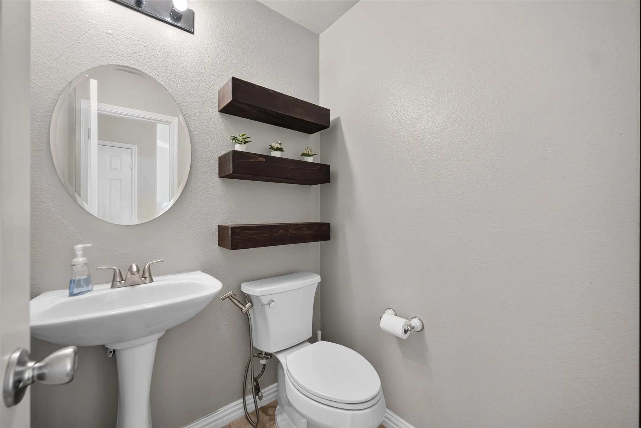 Single Family Residence For Sale in Collin County , 9633 Anns Way, Plano, Texas 75025, 3 Bedroom, 3 Bathroom, 2 Garage spaces, 1,980 Sqft, built in 2001, mls#21388122, Real Estate Agent in Plano, Homes For Sale in Collin county, Homes For Sale in Plano, Realtor in Plano Texas, Real Estate Brokerage Independent Realty Texas, Luminita Cordes Realtor