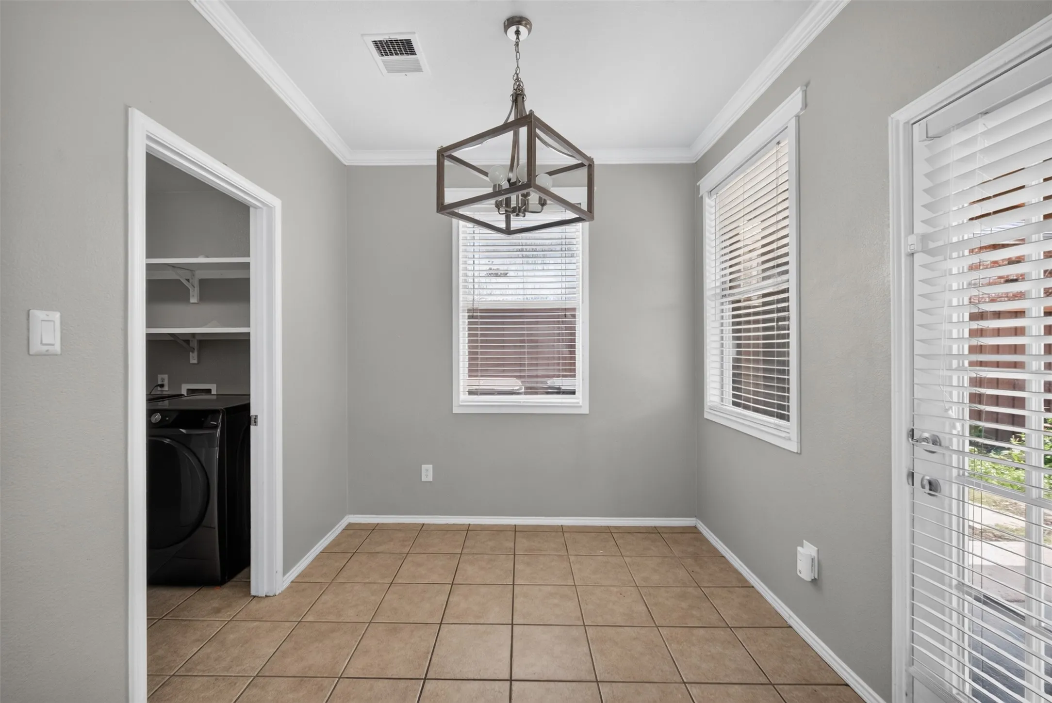 Single Family Residence For Sale in Collin County , 9633 Anns Way, Plano, Texas 75025, 3 Bedroom, 3 Bathroom, 2 Garage spaces, 1,980 Sqft, built in 2001, mls#21388122, Real Estate Agent in Plano, Homes For Sale in Collin county, Homes For Sale in Plano, Realtor in Plano Texas, Real Estate Brokerage Independent Realty Texas, Luminita Cordes Realtor