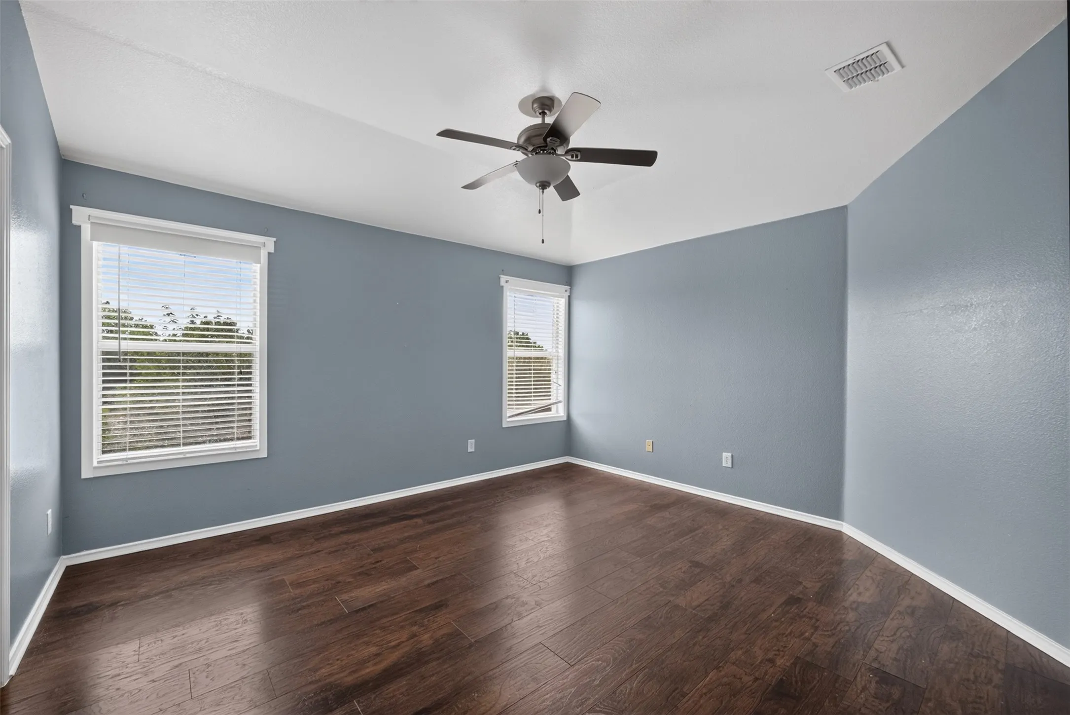 Single Family Residence For Sale in Collin County , 9633 Anns Way, Plano, Texas 75025, 3 Bedroom, 3 Bathroom, 2 Garage spaces, 1,980 Sqft, built in 2001, mls#21388122, Real Estate Agent in Plano, Homes For Sale in Collin county, Homes For Sale in Plano, Realtor in Plano Texas, Real Estate Brokerage Independent Realty Texas, Luminita Cordes Realtor