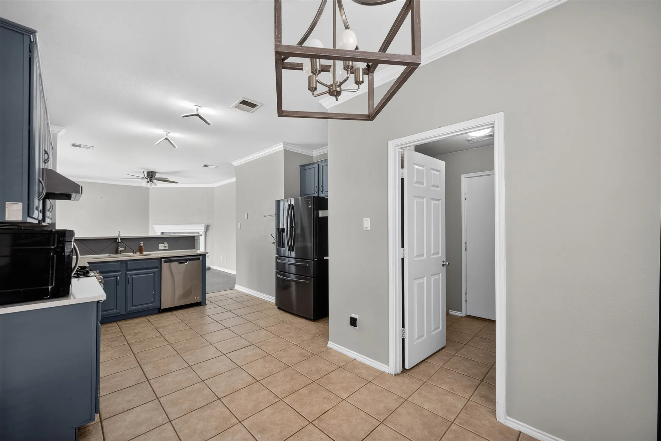 Single Family Residence For Sale in Collin County , 9633 Anns Way, Plano, Texas 75025, 3 Bedroom, 3 Bathroom, 2 Garage spaces, 1,980 Sqft, built in 2001, mls#21388122, Real Estate Agent in Plano, Homes For Sale in Collin county, Homes For Sale in Plano, Realtor in Plano Texas, Real Estate Brokerage Independent Realty Texas, Luminita Cordes Realtor