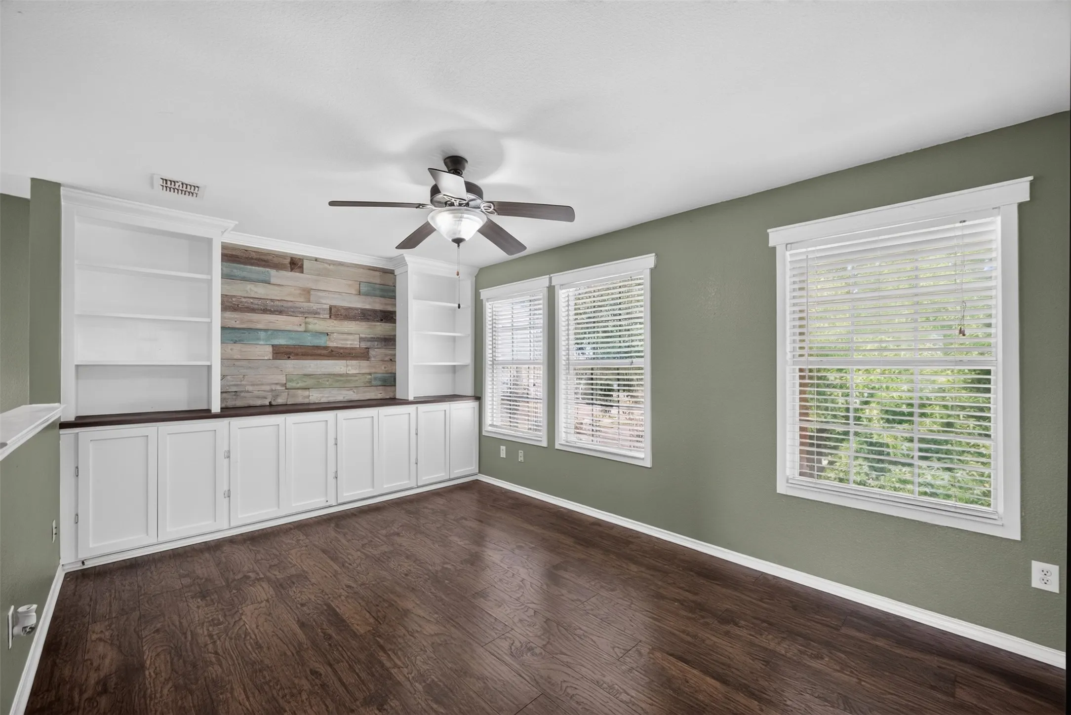Single Family Residence For Sale in Collin County , 9633 Anns Way, Plano, Texas 75025, 3 Bedroom, 3 Bathroom, 2 Garage spaces, 1,980 Sqft, built in 2001, mls#21388122, Real Estate Agent in Plano, Homes For Sale in Collin county, Homes For Sale in Plano, Realtor in Plano Texas, Real Estate Brokerage Independent Realty Texas, Luminita Cordes Realtor