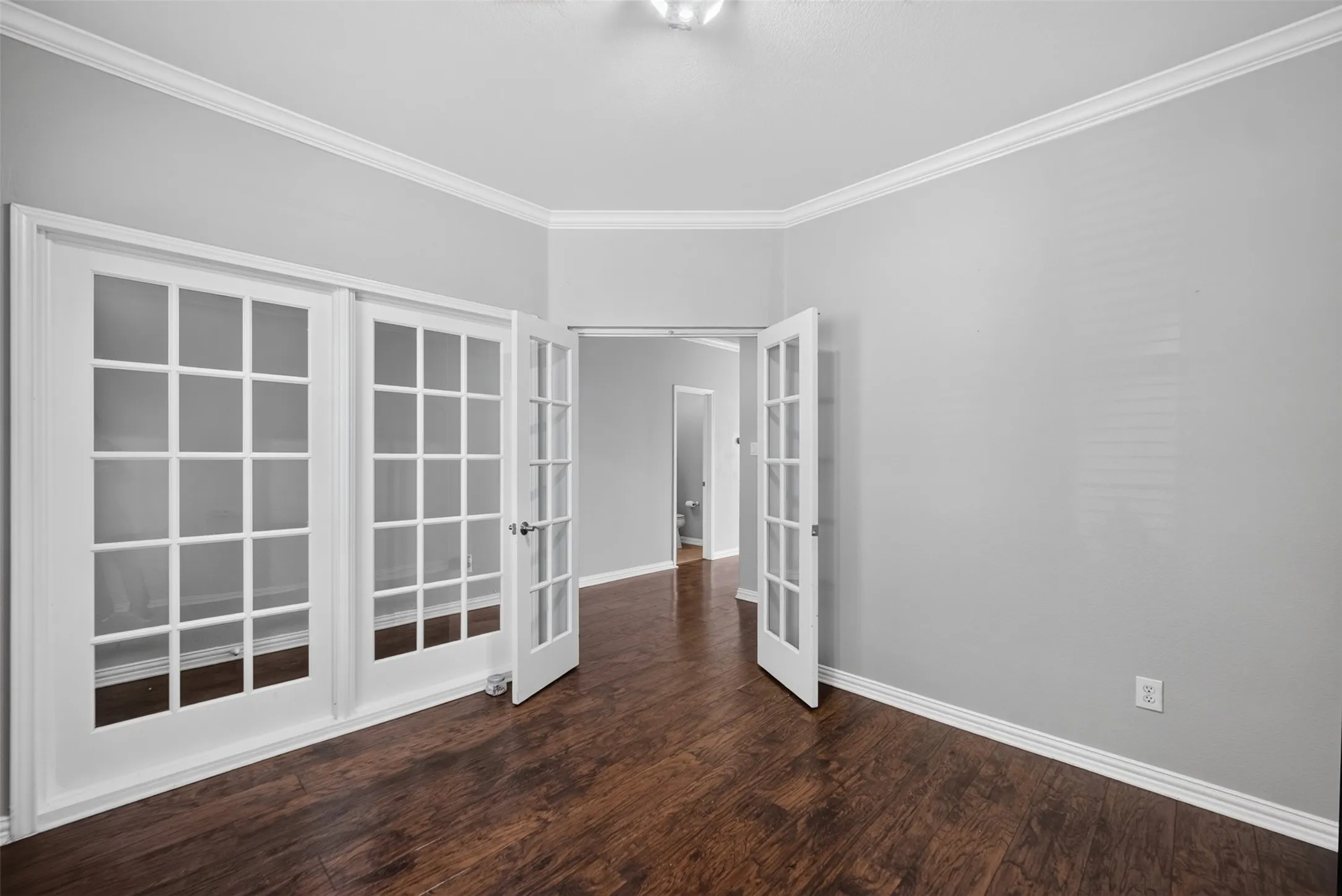 Single Family Residence For Sale in Collin County , 9633 Anns Way, Plano, Texas 75025, 3 Bedroom, 3 Bathroom, 2 Garage spaces, 1,980 Sqft, built in 2001, mls#21388122, Real Estate Agent in Plano, Homes For Sale in Collin county, Homes For Sale in Plano, Realtor in Plano Texas, Real Estate Brokerage Independent Realty Texas, Luminita Cordes Realtor