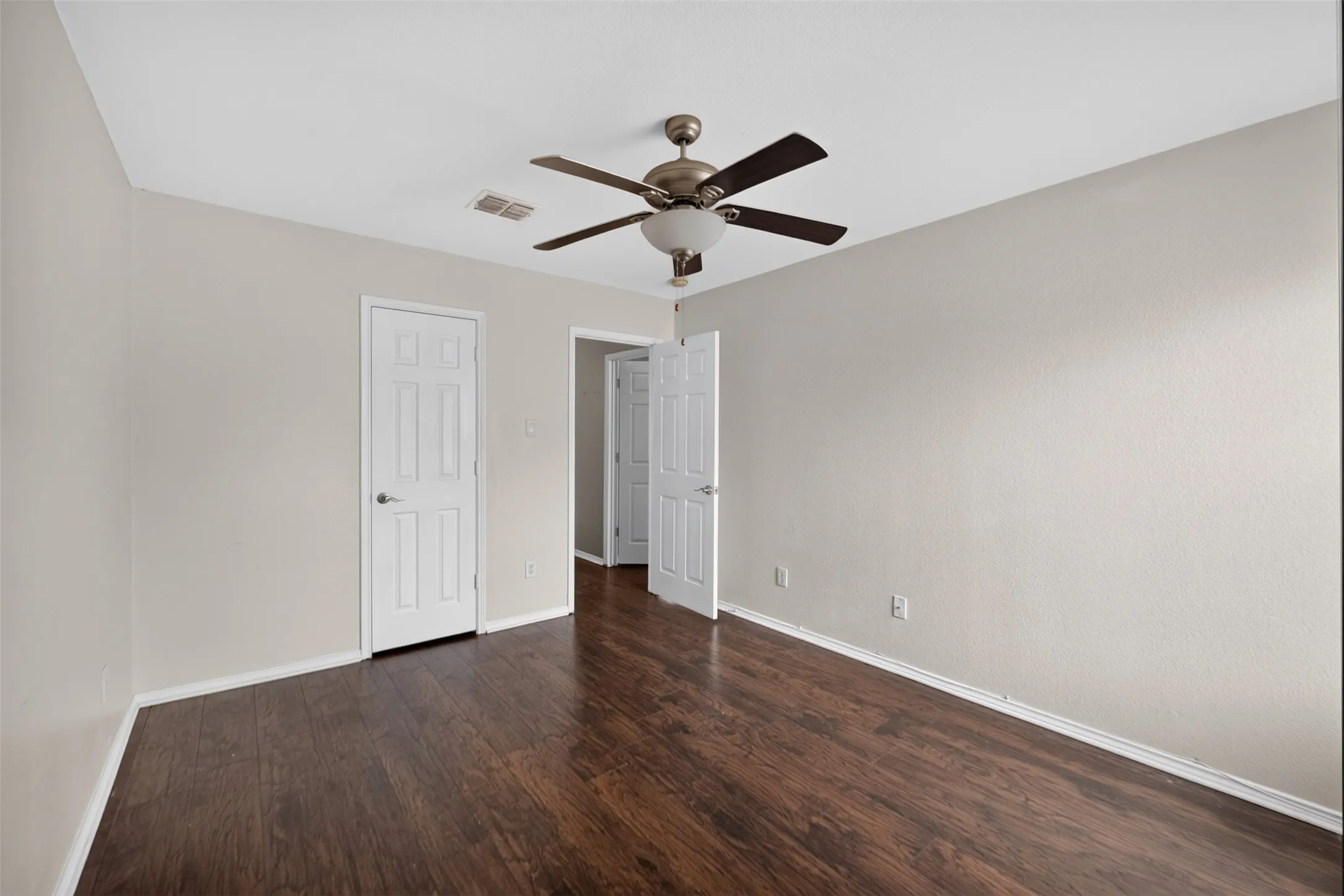 Single Family Residence For Sale in Collin County , 9633 Anns Way, Plano, Texas 75025, 3 Bedroom, 3 Bathroom, 2 Garage spaces, 1,980 Sqft, built in 2001, mls#21388122, Real Estate Agent in Plano, Homes For Sale in Collin county, Homes For Sale in Plano, Realtor in Plano Texas, Real Estate Brokerage Independent Realty Texas, Luminita Cordes Realtor