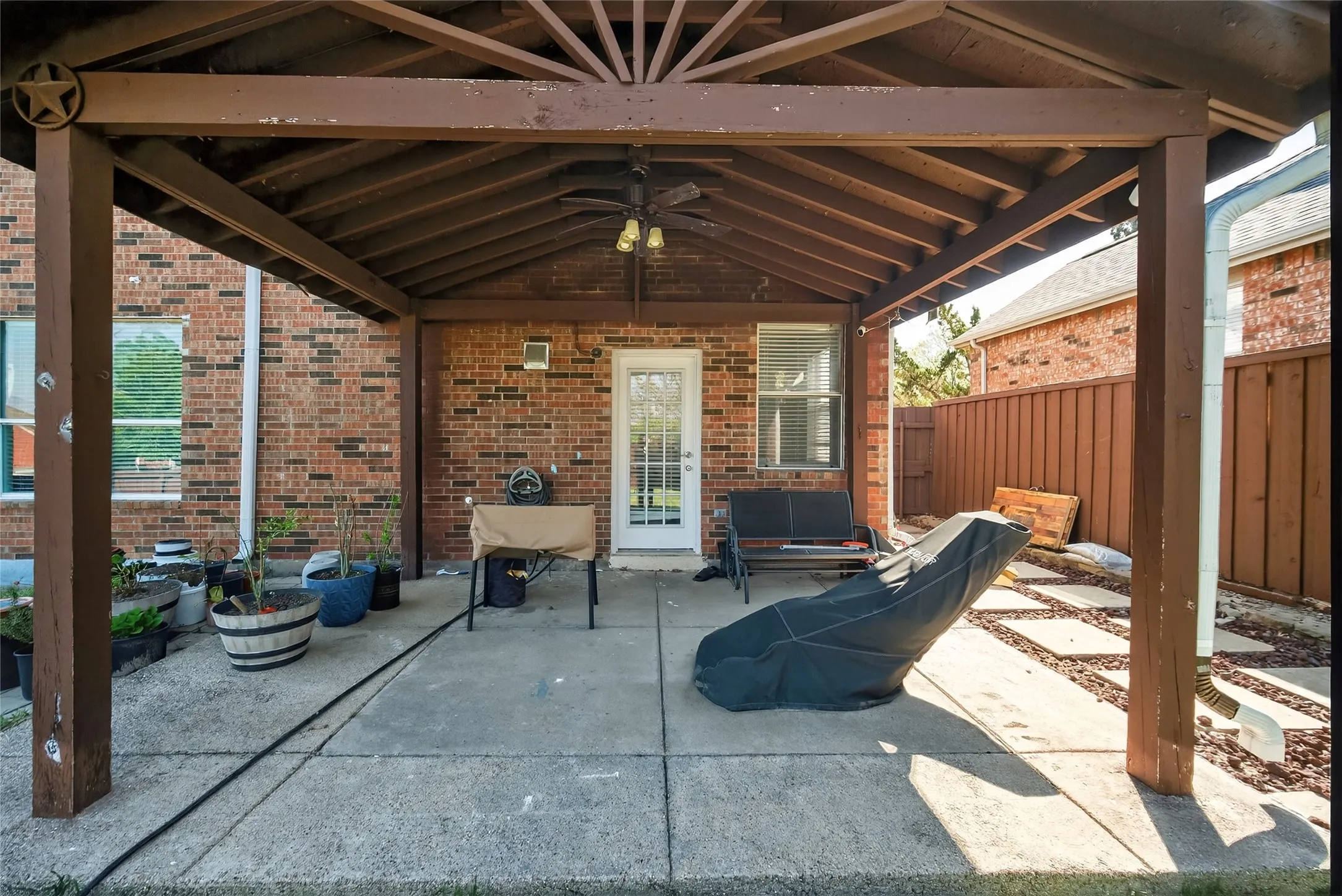 Single Family Residence For Sale in Collin County , 9633 Anns Way, Plano, Texas 75025, 3 Bedroom, 3 Bathroom, 2 Garage spaces, 1,980 Sqft, built in 2001, mls#21388122, Real Estate Agent in Plano, Homes For Sale in Collin county, Homes For Sale in Plano, Realtor in Plano Texas, Real Estate Brokerage Independent Realty Texas, Luminita Cordes Realtor