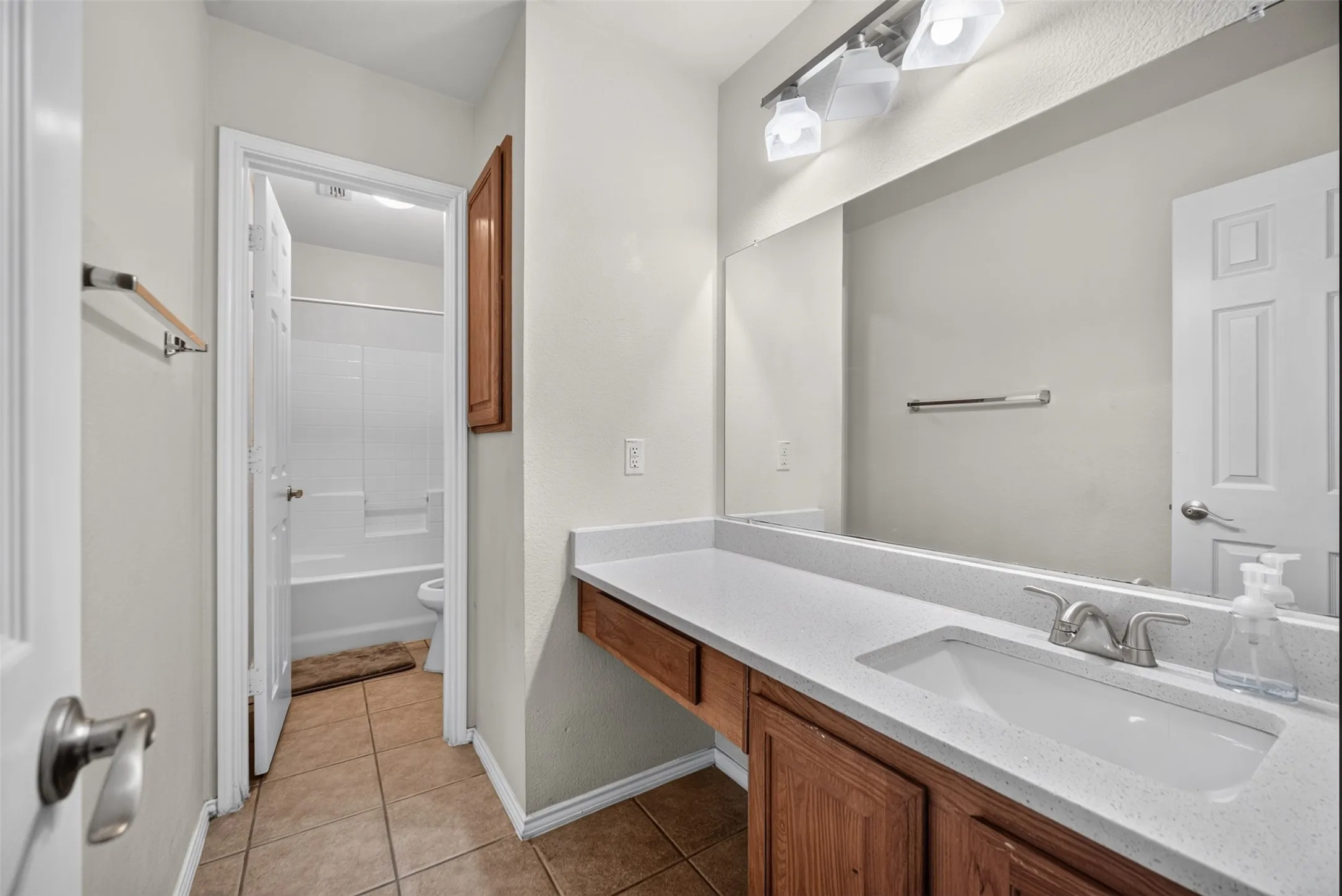 Single Family Residence For Sale in Collin County , 9633 Anns Way, Plano, Texas 75025, 3 Bedroom, 3 Bathroom, 2 Garage spaces, 1,980 Sqft, built in 2001, mls#21388122, Real Estate Agent in Plano, Homes For Sale in Collin county, Homes For Sale in Plano, Realtor in Plano Texas, Real Estate Brokerage Independent Realty Texas, Luminita Cordes Realtor