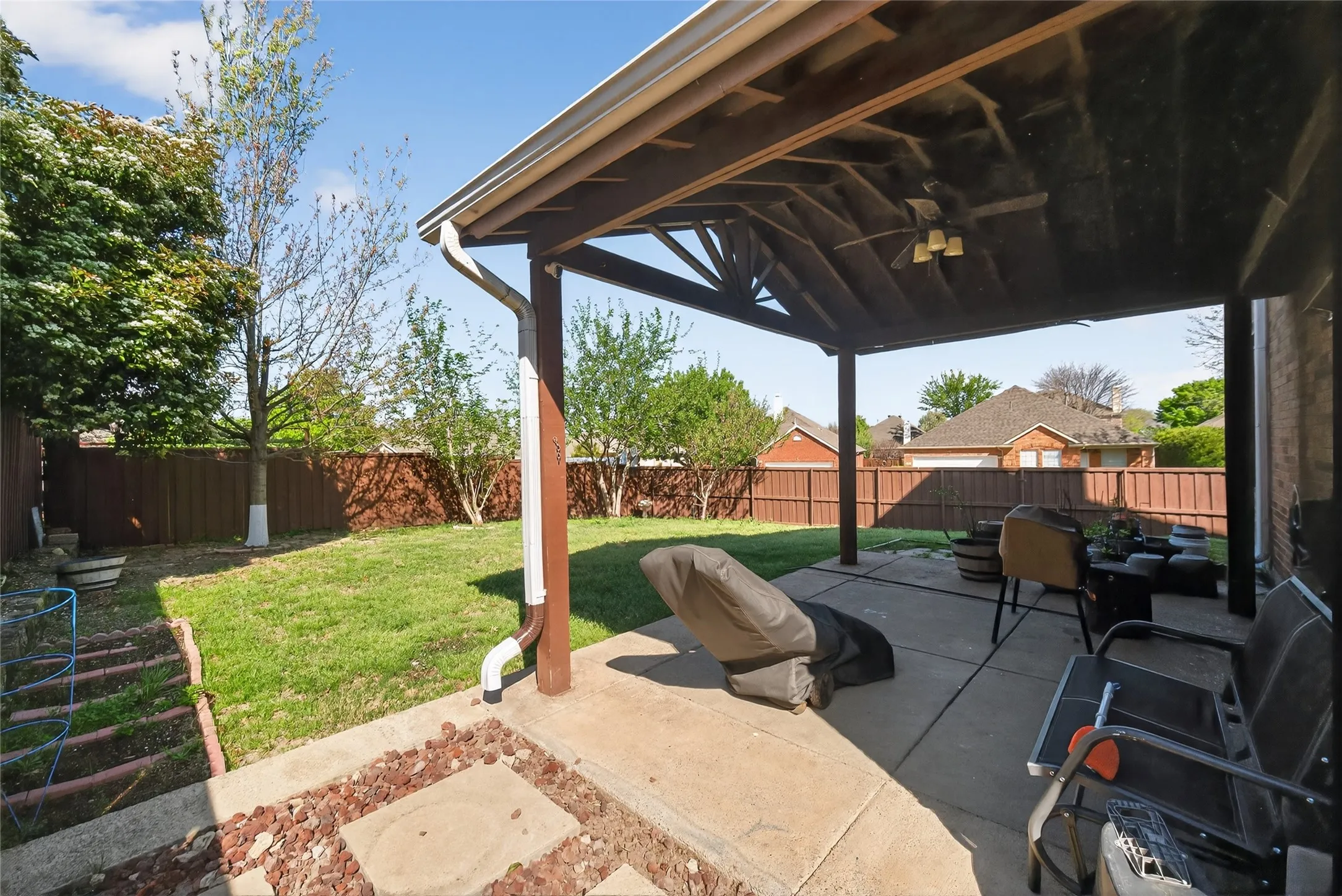 Single Family Residence For Sale in Collin County , 9633 Anns Way, Plano, Texas 75025, 3 Bedroom, 3 Bathroom, 2 Garage spaces, 1,980 Sqft, built in 2001, mls#21388122, Real Estate Agent in Plano, Homes For Sale in Collin county, Homes For Sale in Plano, Realtor in Plano Texas, Real Estate Brokerage Independent Realty Texas, Luminita Cordes Realtor