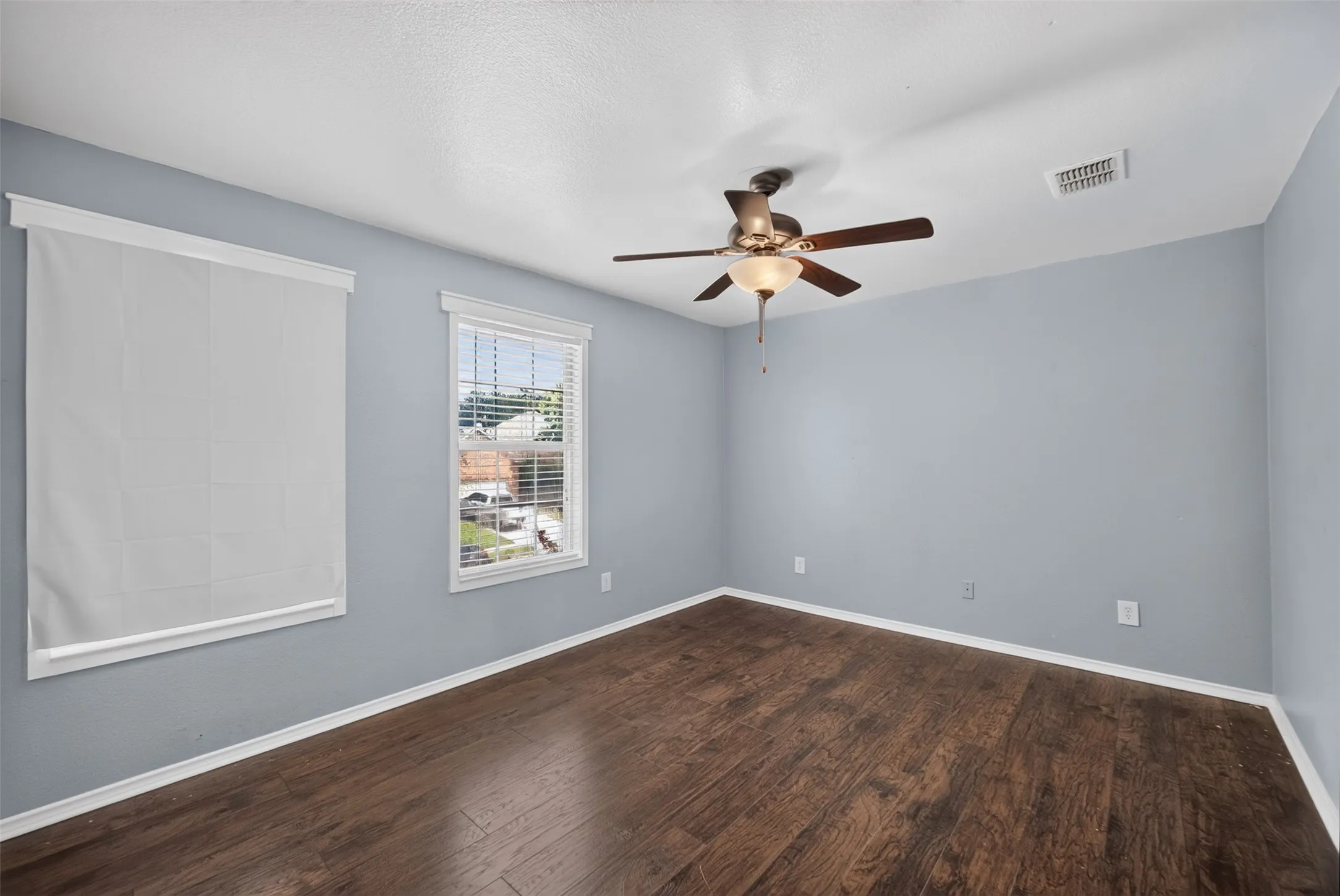 Single Family Residence For Sale in Collin County , 9633 Anns Way, Plano, Texas 75025, 3 Bedroom, 3 Bathroom, 2 Garage spaces, 1,980 Sqft, built in 2001, mls#21388122, Real Estate Agent in Plano, Homes For Sale in Collin county, Homes For Sale in Plano, Realtor in Plano Texas, Real Estate Brokerage Independent Realty Texas, Luminita Cordes Realtor