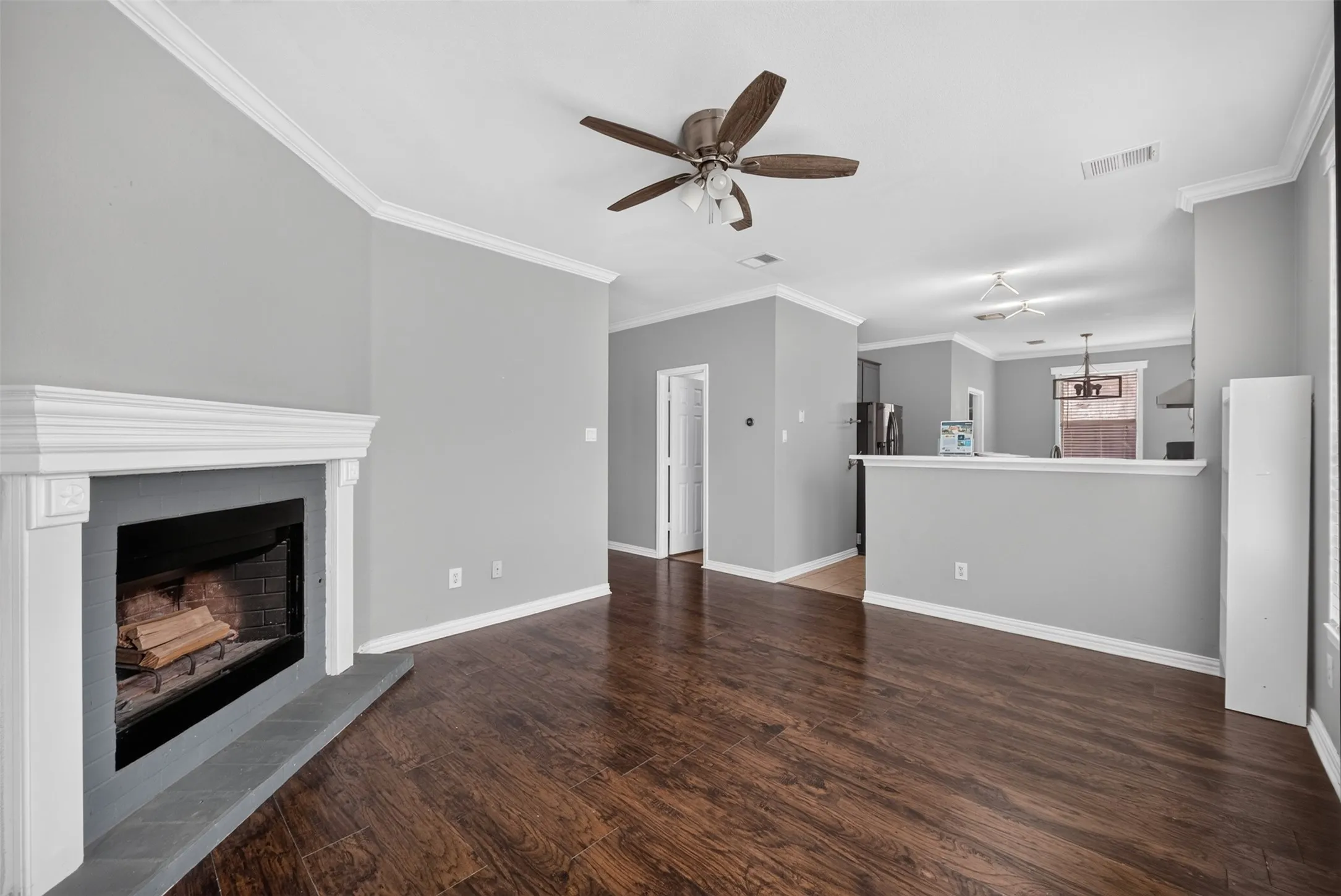 Single Family Residence For Sale in Collin County , 9633 Anns Way, Plano, Texas 75025, 3 Bedroom, 3 Bathroom, 2 Garage spaces, 1,980 Sqft, built in 2001, mls#21388122, Real Estate Agent in Plano, Homes For Sale in Collin county, Homes For Sale in Plano, Realtor in Plano Texas, Real Estate Brokerage Independent Realty Texas, Luminita Cordes Realtor