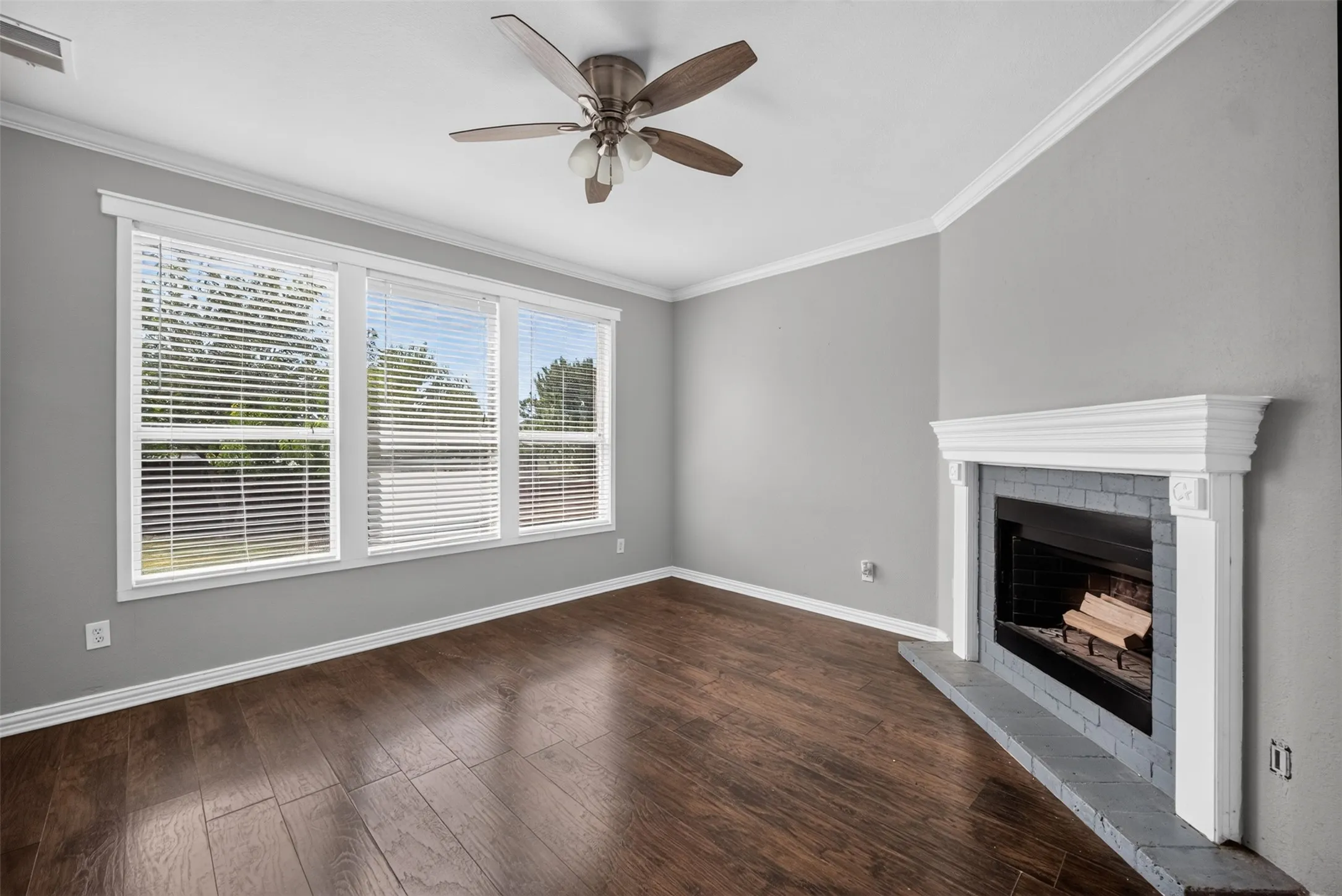 Single Family Residence For Sale in Collin County , 9633 Anns Way, Plano, Texas 75025, 3 Bedroom, 3 Bathroom, 2 Garage spaces, 1,980 Sqft, built in 2001, mls#21388122, Real Estate Agent in Plano, Homes For Sale in Collin county, Homes For Sale in Plano, Realtor in Plano Texas, Real Estate Brokerage Independent Realty Texas, Luminita Cordes Realtor