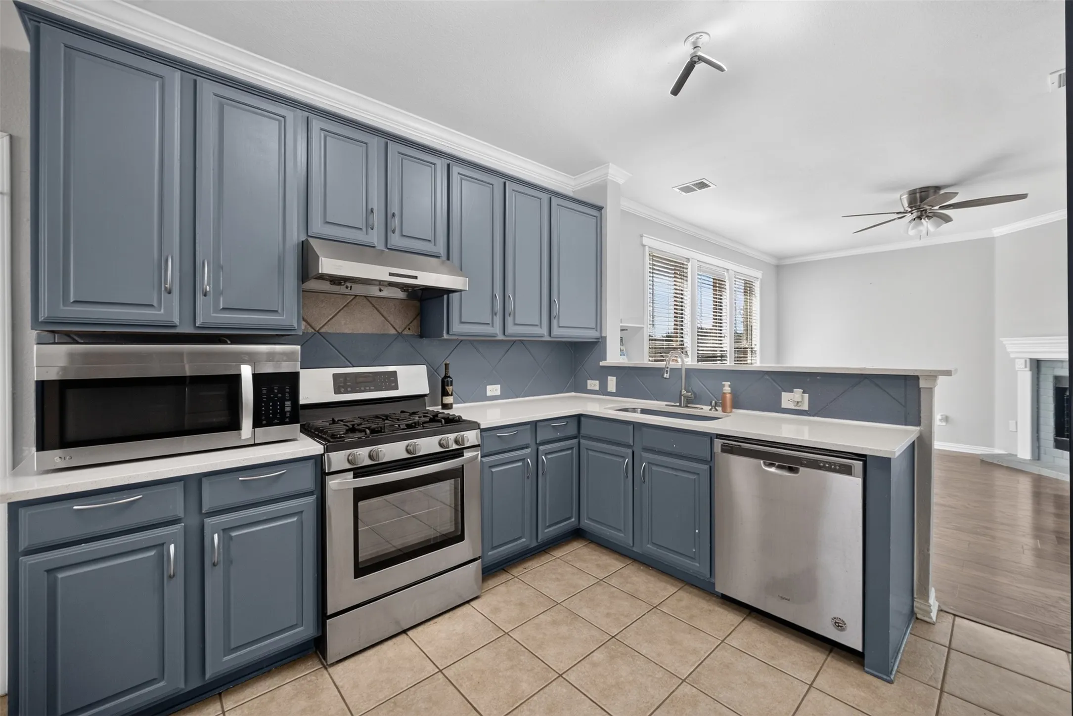 Single Family Residence For Sale in Collin County , 9633 Anns Way, Plano, Texas 75025, 3 Bedroom, 3 Bathroom, 2 Garage spaces, 1,980 Sqft, built in 2001, mls#21388122, Real Estate Agent in Plano, Homes For Sale in Collin county, Homes For Sale in Plano, Realtor in Plano Texas, Real Estate Brokerage Independent Realty Texas, Luminita Cordes Realtor