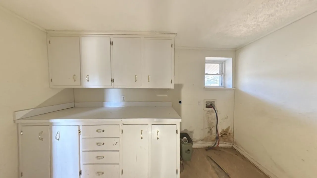 Single Family Residence For Sale in Hardeman County , 310 Combs Street, Quanah, Texas 79252, 3 Bedroom, 2 Bathroom, Garage spaces, 1,854 Sqft, built in 1955, mls#21390141, Real Estate Agent in Quanah, Homes For Sale in Hardeman county, Homes For Sale in Quanah, Realtor in Quanah Texas, Real Estate Brokerage Independent Realty Texas, Luminita Cordes Realtor