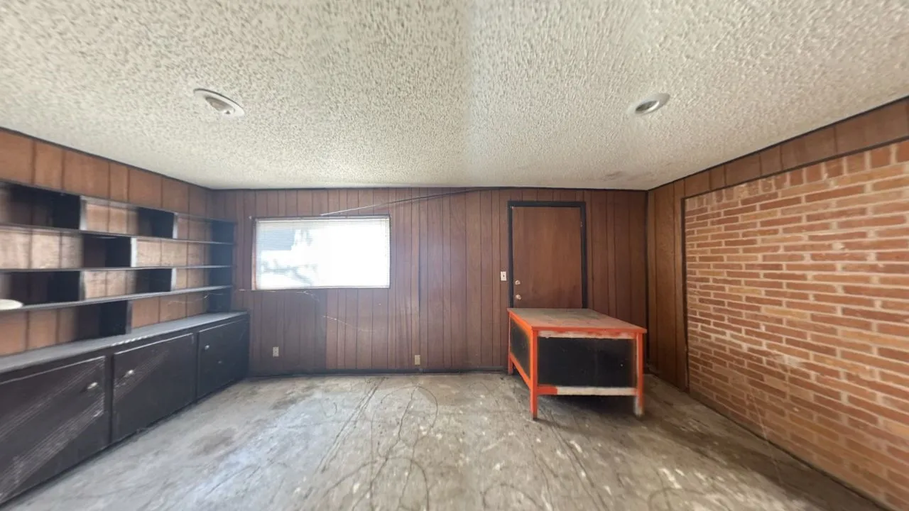 Single Family Residence For Sale in Hardeman County , 310 Combs Street, Quanah, Texas 79252, 3 Bedroom, 2 Bathroom, Garage spaces, 1,854 Sqft, built in 1955, mls#21390141, Real Estate Agent in Quanah, Homes For Sale in Hardeman county, Homes For Sale in Quanah, Realtor in Quanah Texas, Real Estate Brokerage Independent Realty Texas, Luminita Cordes Realtor