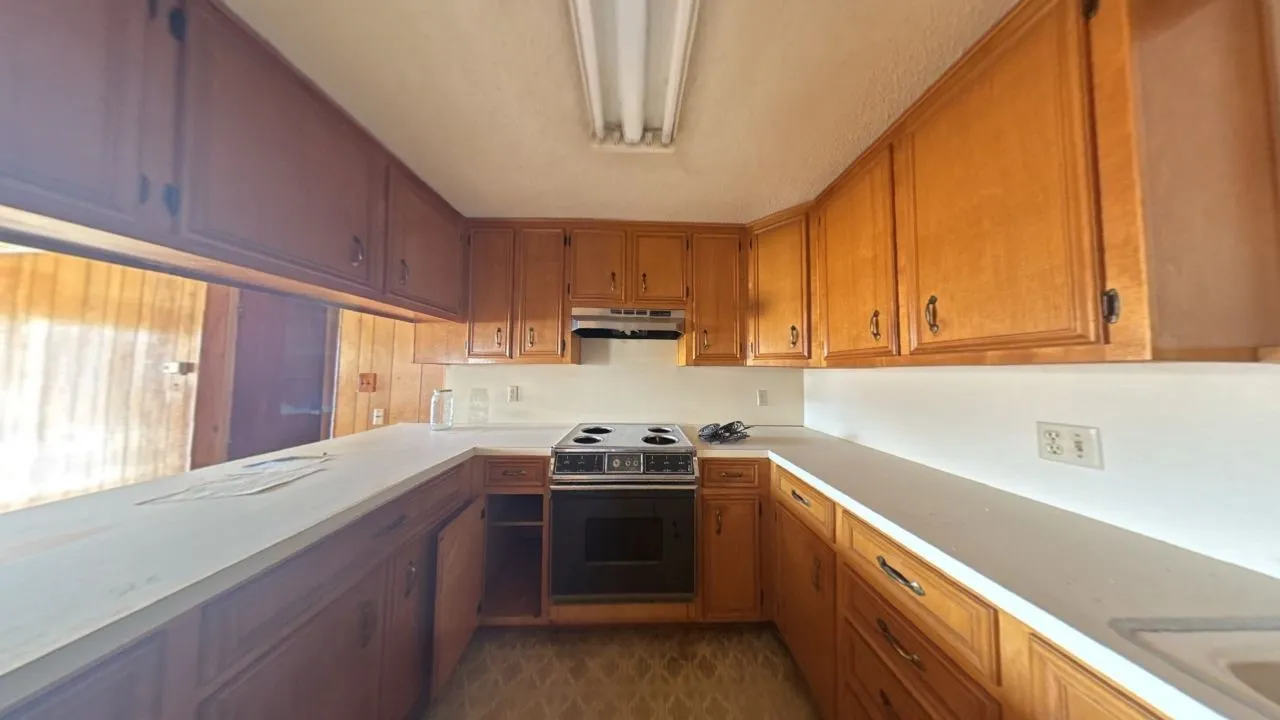 Single Family Residence For Sale in Hardeman County , 310 Combs Street, Quanah, Texas 79252, 3 Bedroom, 2 Bathroom, Garage spaces, 1,854 Sqft, built in 1955, mls#21390141, Real Estate Agent in Quanah, Homes For Sale in Hardeman county, Homes For Sale in Quanah, Realtor in Quanah Texas, Real Estate Brokerage Independent Realty Texas, Luminita Cordes Realtor