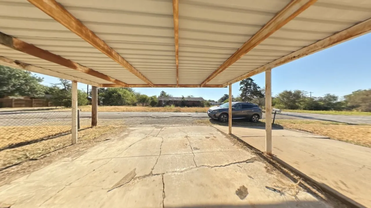 Single Family Residence For Sale in Hardeman County , 310 Combs Street, Quanah, Texas 79252, 3 Bedroom, 2 Bathroom, Garage spaces, 1,854 Sqft, built in 1955, mls#21390141, Real Estate Agent in Quanah, Homes For Sale in Hardeman county, Homes For Sale in Quanah, Realtor in Quanah Texas, Real Estate Brokerage Independent Realty Texas, Luminita Cordes Realtor