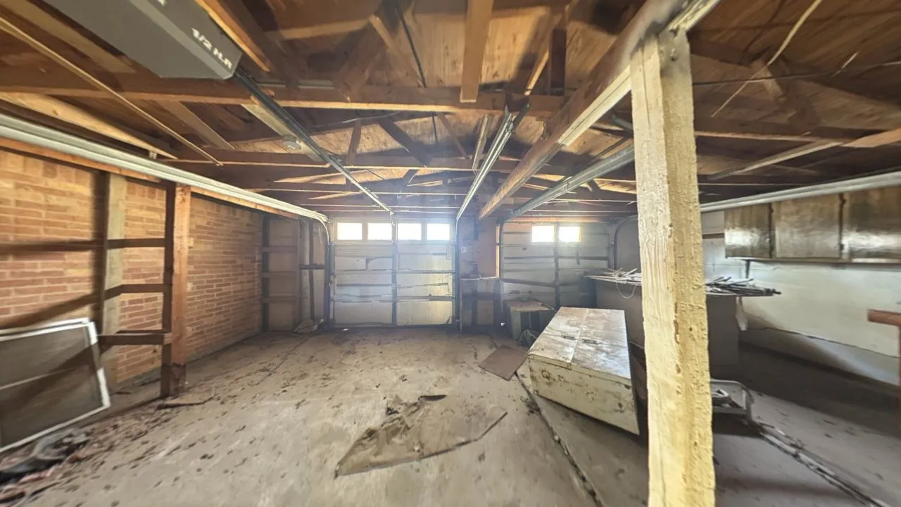 Single Family Residence For Sale in Hardeman County , 310 Combs Street, Quanah, Texas 79252, 3 Bedroom, 2 Bathroom, Garage spaces, 1,854 Sqft, built in 1955, mls#21390141, Real Estate Agent in Quanah, Homes For Sale in Hardeman county, Homes For Sale in Quanah, Realtor in Quanah Texas, Real Estate Brokerage Independent Realty Texas, Luminita Cordes Realtor