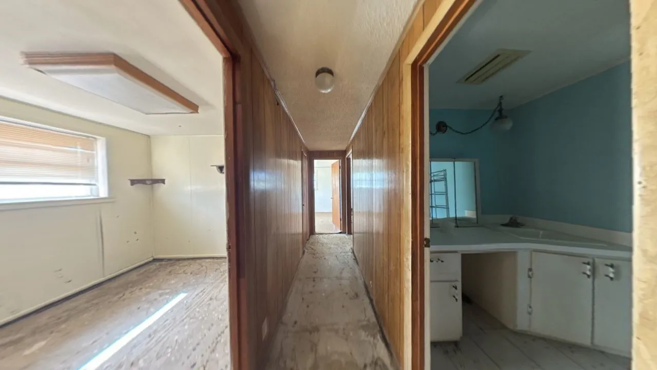 Single Family Residence For Sale in Hardeman County , 310 Combs Street, Quanah, Texas 79252, 3 Bedroom, 2 Bathroom, Garage spaces, 1,854 Sqft, built in 1955, mls#21390141, Real Estate Agent in Quanah, Homes For Sale in Hardeman county, Homes For Sale in Quanah, Realtor in Quanah Texas, Real Estate Brokerage Independent Realty Texas, Luminita Cordes Realtor
