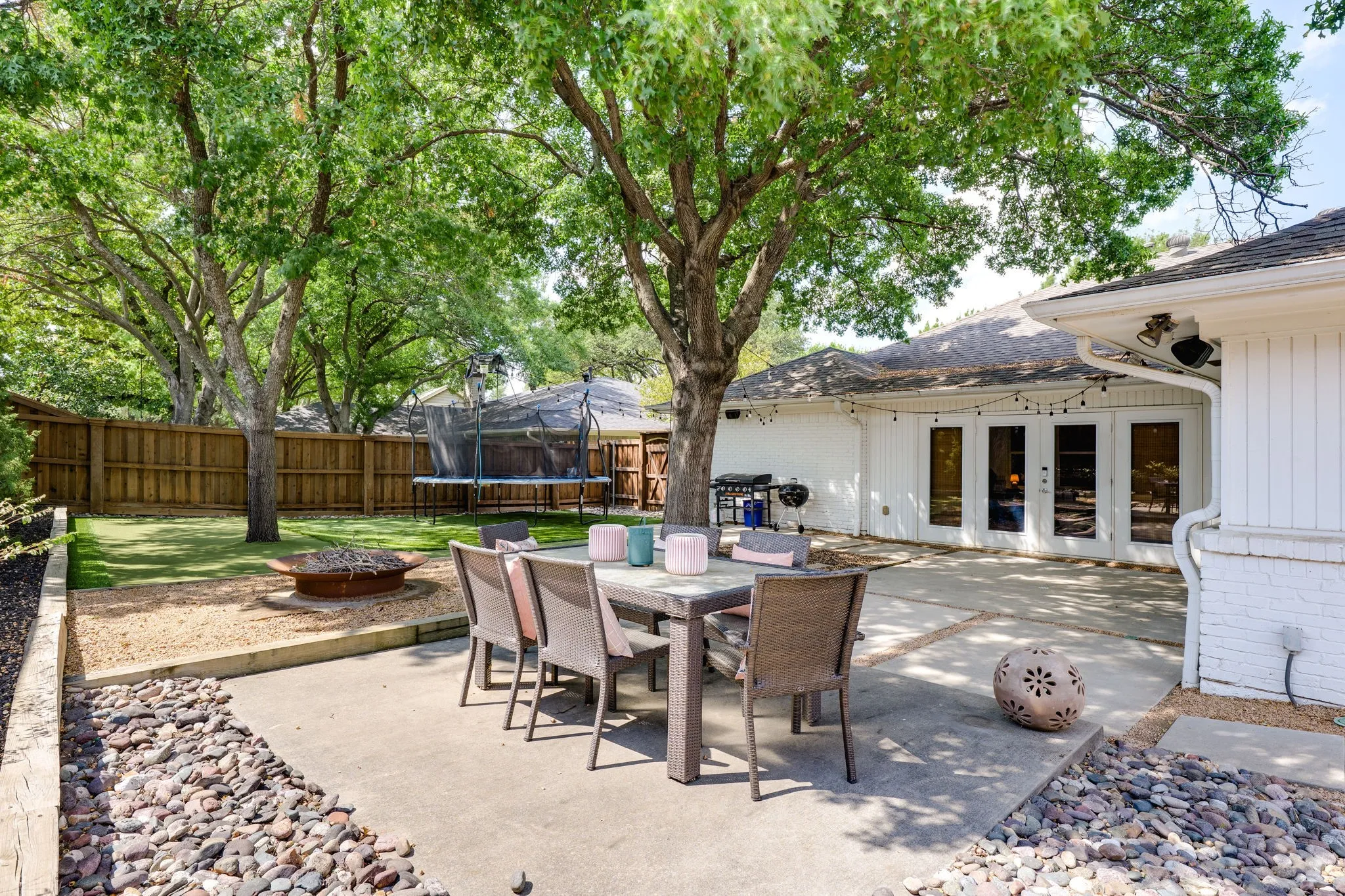Single Family Residence For Sale in Dallas County , 2214 Eastwood Drive, Richardson, Texas 75080, 4 Bedroom, 3 Bathroom, 2 Garage spaces, 2,521 Sqft, built in 1971, mls#21388831, Real Estate Agent in Richardson, Homes For Sale in Dallas county, Homes For Sale in Richardson, Realtor in Richardson Texas, Real Estate Brokerage Independent Realty Texas, Luminita Cordes Realtor