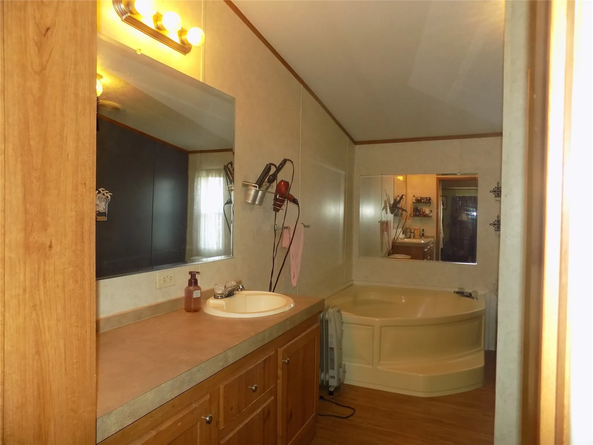 Large en suite bathroom attached to primary bathroom.