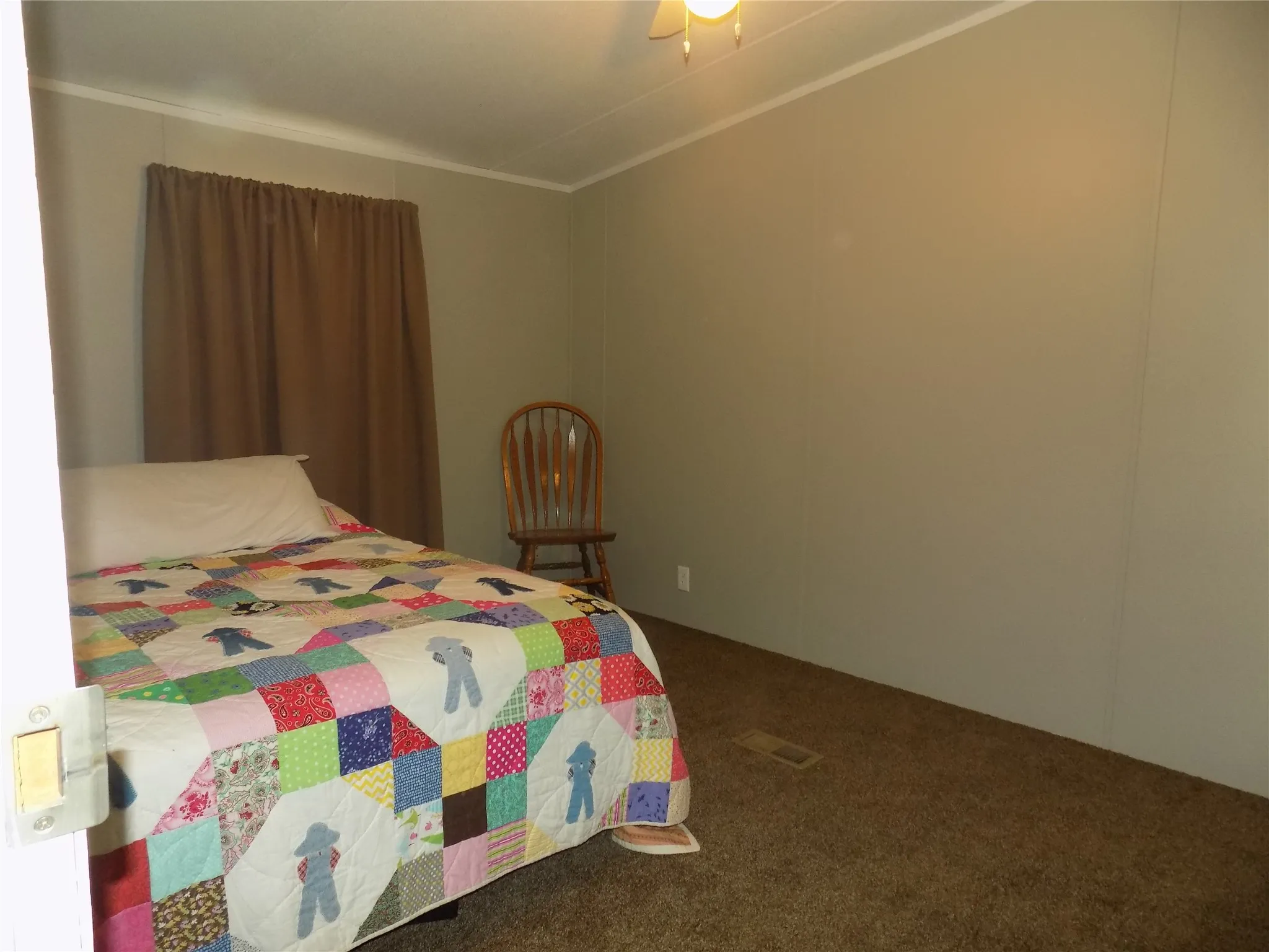 The second bedroom of the 2 secondary bedrooms.