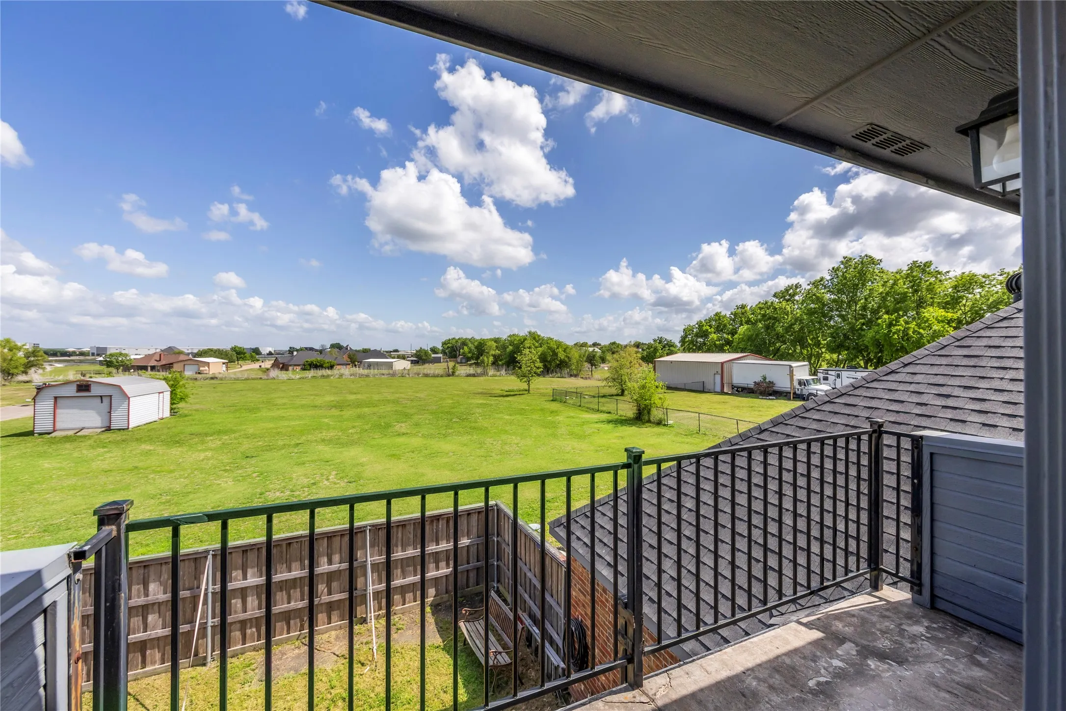 Single Family Residence For Sale in Kaufman County , 16055 Prairie Meadow Lane, Forney, Texas 75126, 4 Bedroom, 2 Bathroom, 2 Garage spaces, 2,425 Sqft, built in 2005, mls#21390149, Real Estate Agent in Forney, Homes For Sale in Kaufman county, Homes For Sale in Forney, Realtor in Forney Texas, Real Estate Brokerage Independent Realty Texas, Luminita Cordes Realtor