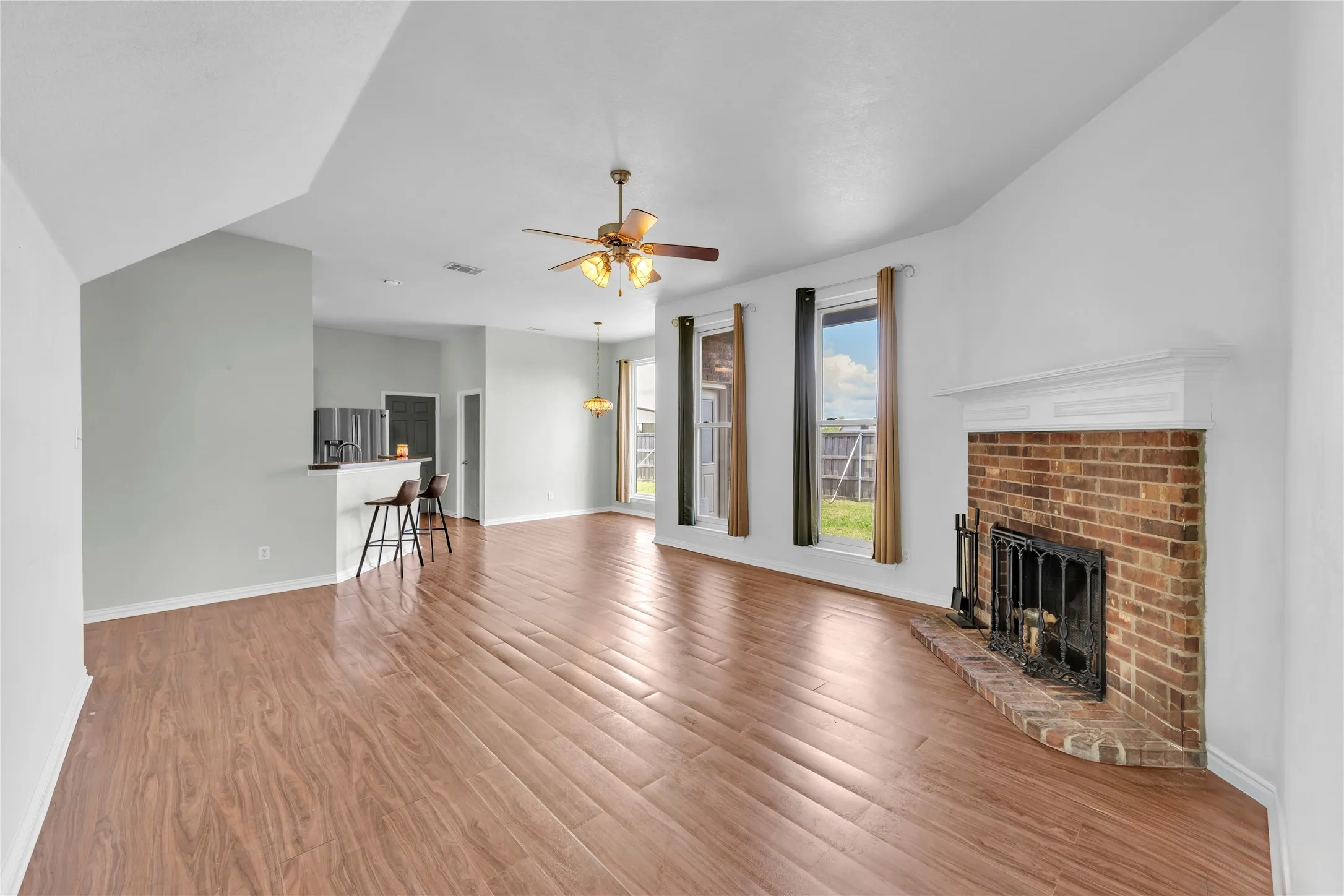 Single Family Residence For Sale in Kaufman County , 16055 Prairie Meadow Lane, Forney, Texas 75126, 4 Bedroom, 2 Bathroom, 2 Garage spaces, 2,425 Sqft, built in 2005, mls#21390149, Real Estate Agent in Forney, Homes For Sale in Kaufman county, Homes For Sale in Forney, Realtor in Forney Texas, Real Estate Brokerage Independent Realty Texas, Luminita Cordes Realtor