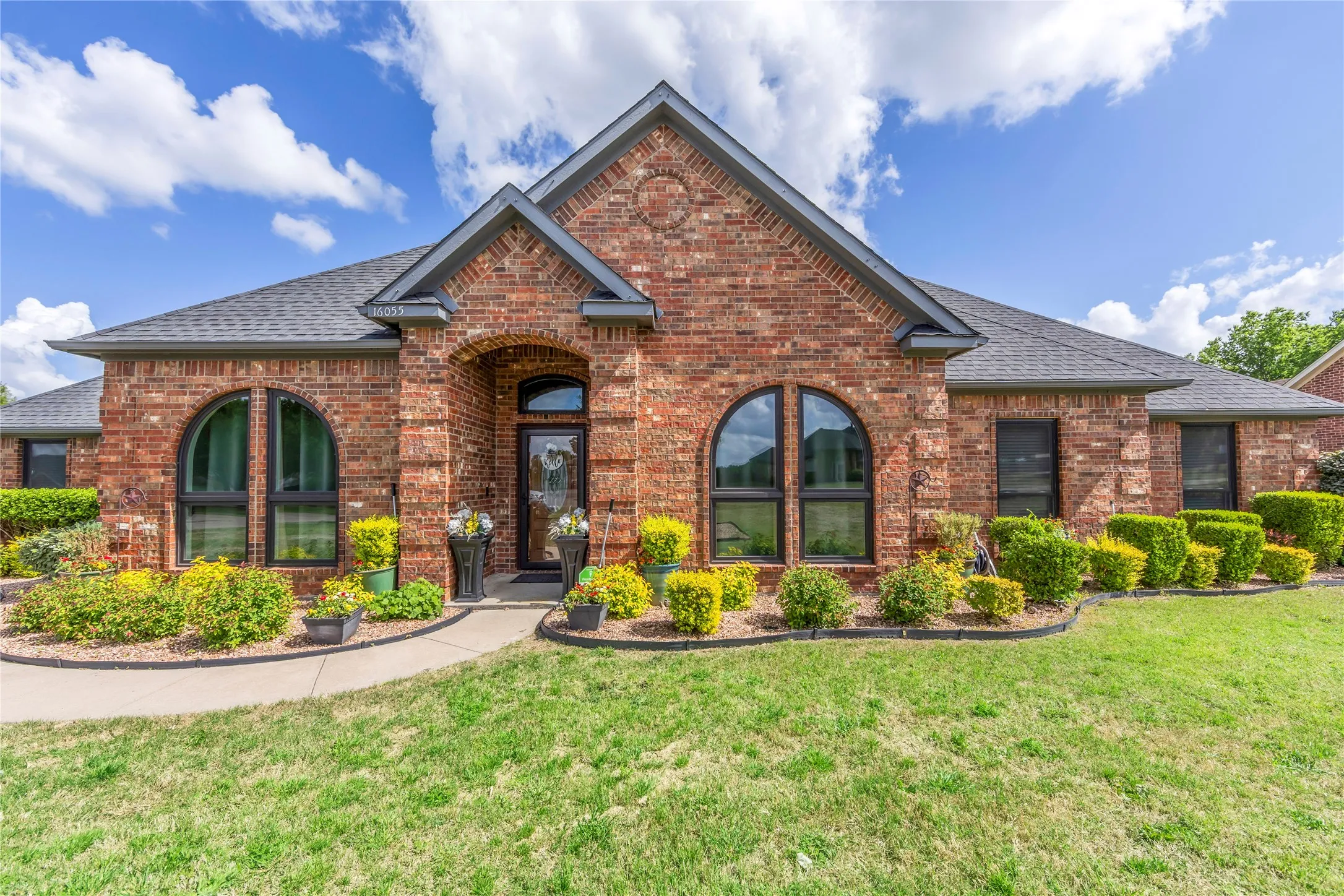 Single Family Residence For Sale in Kaufman County , 16055 Prairie Meadow Lane, Forney, Texas 75126, 4 Bedroom, 2 Bathroom, 2 Garage spaces, 2,425 Sqft, built in 2005, mls#21390149, Real Estate Agent in Forney, Homes For Sale in Kaufman county, Homes For Sale in Forney, Realtor in Forney Texas, Real Estate Brokerage Independent Realty Texas, Luminita Cordes Realtor