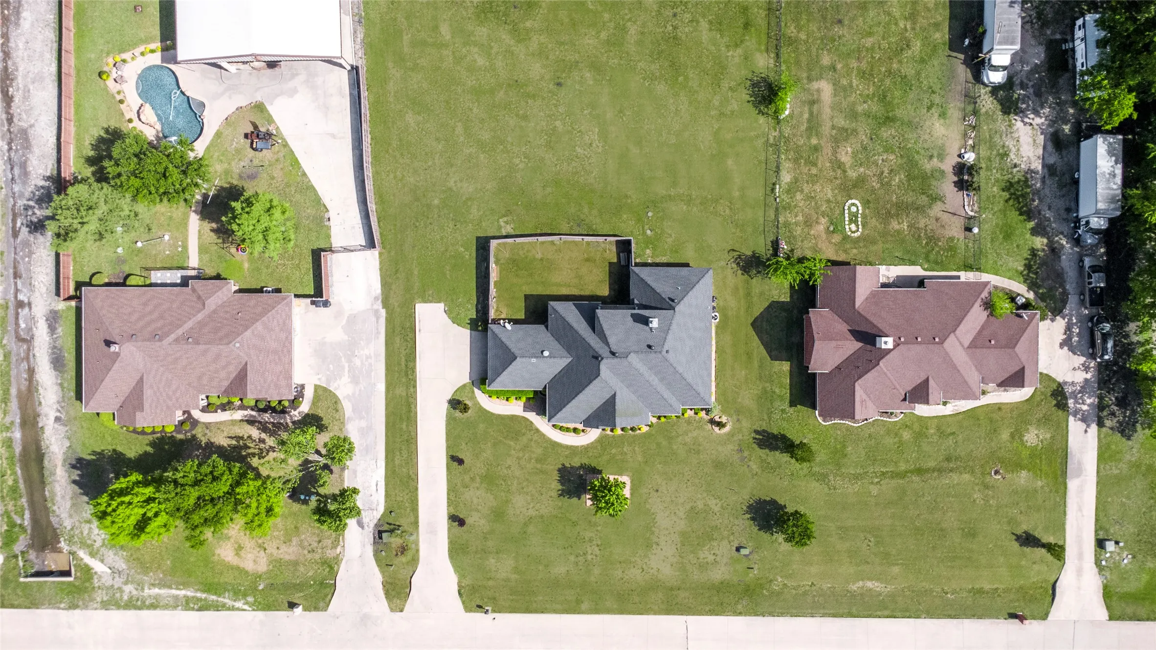 Single Family Residence For Sale in Kaufman County , 16055 Prairie Meadow Lane, Forney, Texas 75126, 4 Bedroom, 2 Bathroom, 2 Garage spaces, 2,425 Sqft, built in 2005, mls#21390149, Real Estate Agent in Forney, Homes For Sale in Kaufman county, Homes For Sale in Forney, Realtor in Forney Texas, Real Estate Brokerage Independent Realty Texas, Luminita Cordes Realtor