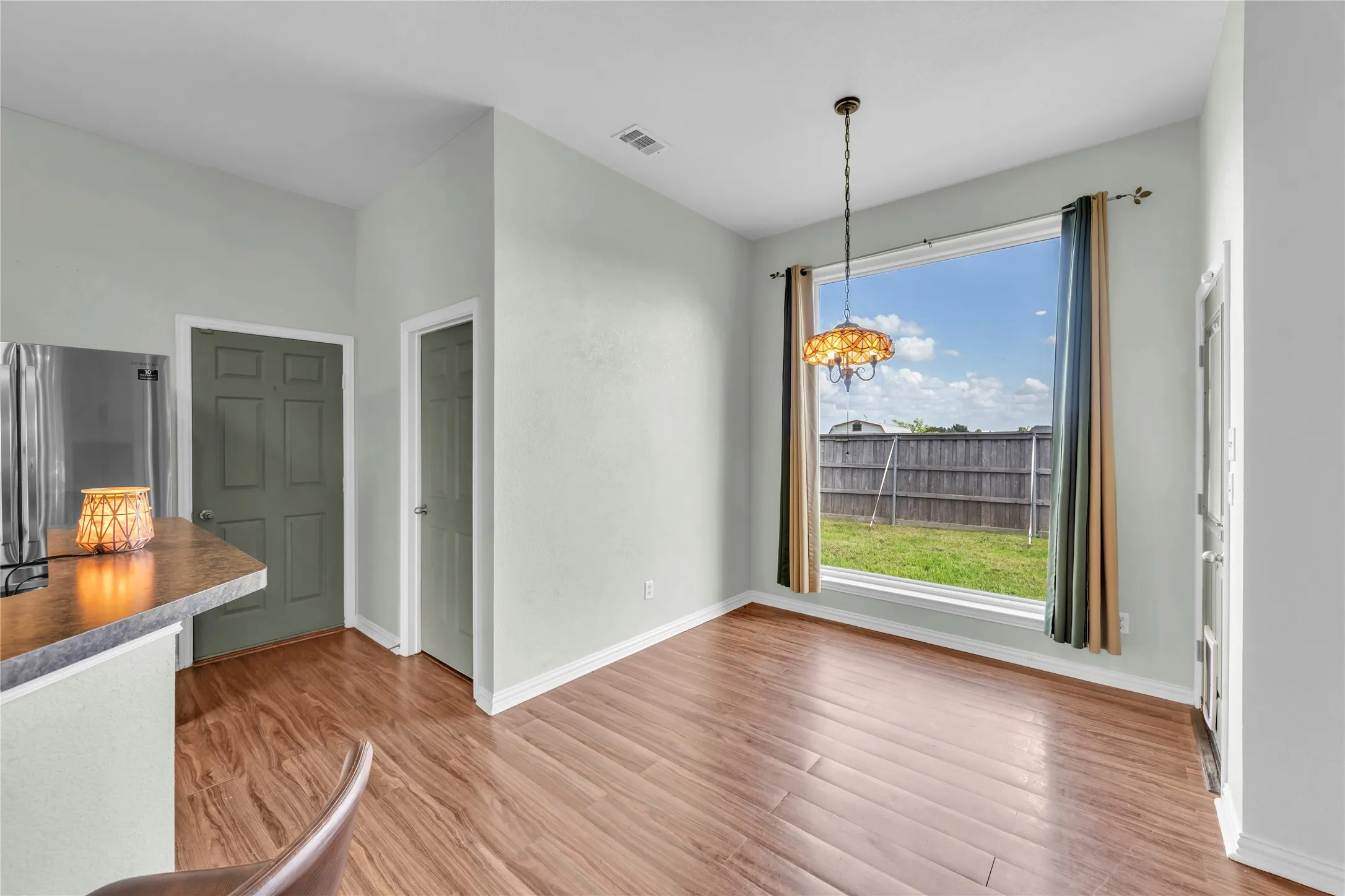 Single Family Residence For Sale in Kaufman County , 16055 Prairie Meadow Lane, Forney, Texas 75126, 4 Bedroom, 2 Bathroom, 2 Garage spaces, 2,425 Sqft, built in 2005, mls#21390149, Real Estate Agent in Forney, Homes For Sale in Kaufman county, Homes For Sale in Forney, Realtor in Forney Texas, Real Estate Brokerage Independent Realty Texas, Luminita Cordes Realtor
