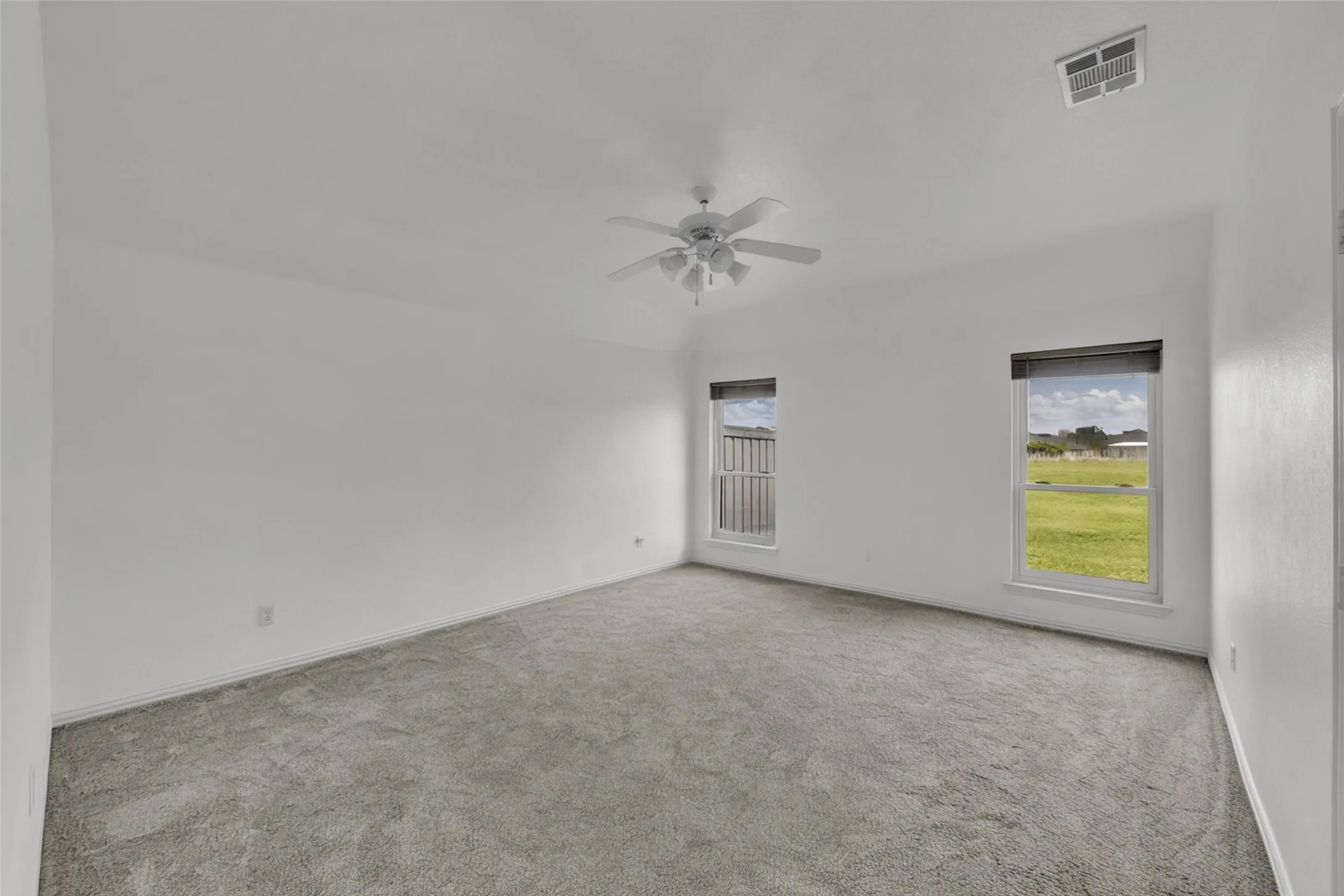 Single Family Residence For Sale in Kaufman County , 16055 Prairie Meadow Lane, Forney, Texas 75126, 4 Bedroom, 2 Bathroom, 2 Garage spaces, 2,425 Sqft, built in 2005, mls#21390149, Real Estate Agent in Forney, Homes For Sale in Kaufman county, Homes For Sale in Forney, Realtor in Forney Texas, Real Estate Brokerage Independent Realty Texas, Luminita Cordes Realtor