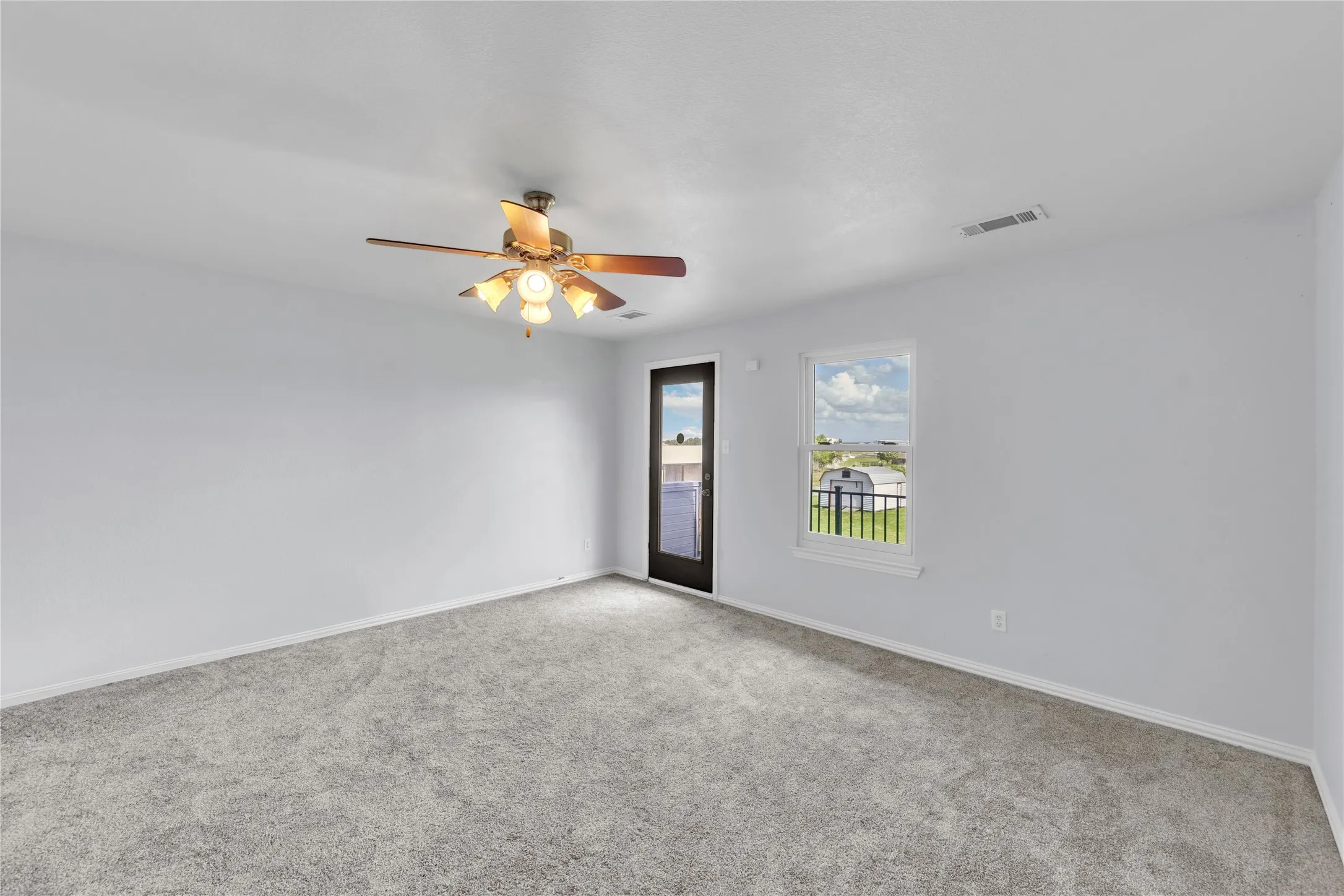Single Family Residence For Sale in Kaufman County , 16055 Prairie Meadow Lane, Forney, Texas 75126, 4 Bedroom, 2 Bathroom, 2 Garage spaces, 2,425 Sqft, built in 2005, mls#21390149, Real Estate Agent in Forney, Homes For Sale in Kaufman county, Homes For Sale in Forney, Realtor in Forney Texas, Real Estate Brokerage Independent Realty Texas, Luminita Cordes Realtor