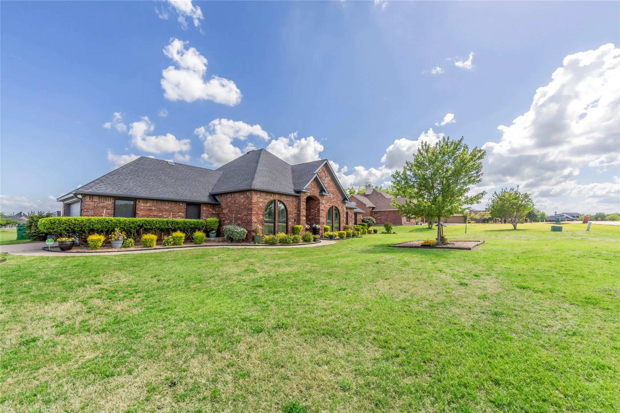 Single Family Residence For Sale in Kaufman County , 16055 Prairie Meadow Lane, Forney, Texas 75126, 4 Bedroom, 2 Bathroom, 2 Garage spaces, 2,425 Sqft, built in 2005, mls#21390149, Real Estate Agent in Forney, Homes For Sale in Kaufman county, Homes For Sale in Forney, Realtor in Forney Texas, Real Estate Brokerage Independent Realty Texas, Luminita Cordes Realtor