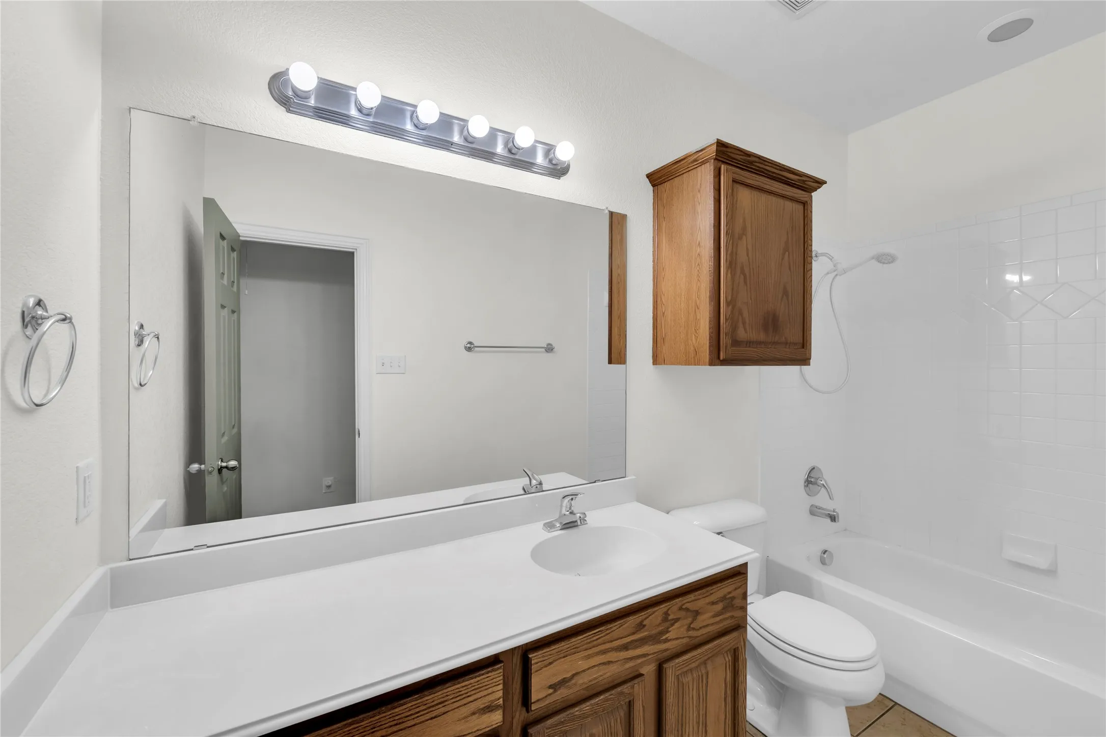 Single Family Residence For Sale in Kaufman County , 16055 Prairie Meadow Lane, Forney, Texas 75126, 4 Bedroom, 2 Bathroom, 2 Garage spaces, 2,425 Sqft, built in 2005, mls#21390149, Real Estate Agent in Forney, Homes For Sale in Kaufman county, Homes For Sale in Forney, Realtor in Forney Texas, Real Estate Brokerage Independent Realty Texas, Luminita Cordes Realtor