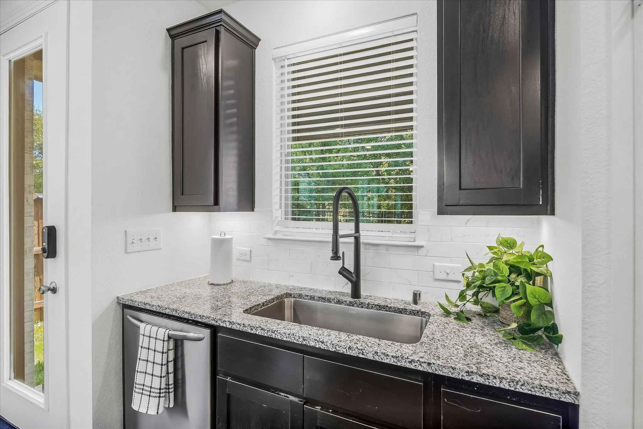 Single Family Residence For Sale in Denton County , 1508 Copper Bay Court, Aubrey, Texas 76227, 4 Bedroom, 3 Bathroom, 2 Garage spaces, 2,648 Sqft, built in 2020, mls#21389794, Real Estate Agent in Aubrey, Homes For Sale in Denton county, Homes For Sale in Aubrey, Realtor in Aubrey Texas, Real Estate Brokerage Independent Realty Texas, Luminita Cordes Realtor
