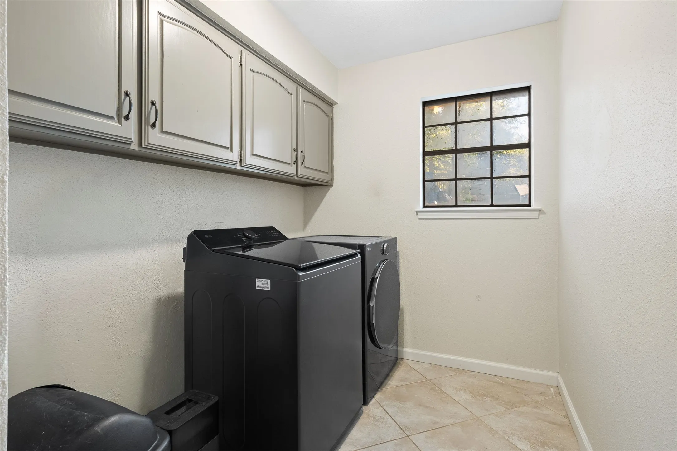 Single Family Residence For Sale in Tarrant County , 5816 Gatewood Drive, Arlington, Texas 76016, 3 Bedroom, 3 Bathroom, 2 Garage spaces, 2,569 Sqft, built in 1977, mls#21386898, Real Estate Agent in Arlington, Homes For Sale in Tarrant county, Homes For Sale in Arlington, Realtor in Arlington Texas, Real Estate Brokerage Independent Realty Texas, Luminita Cordes Realtor