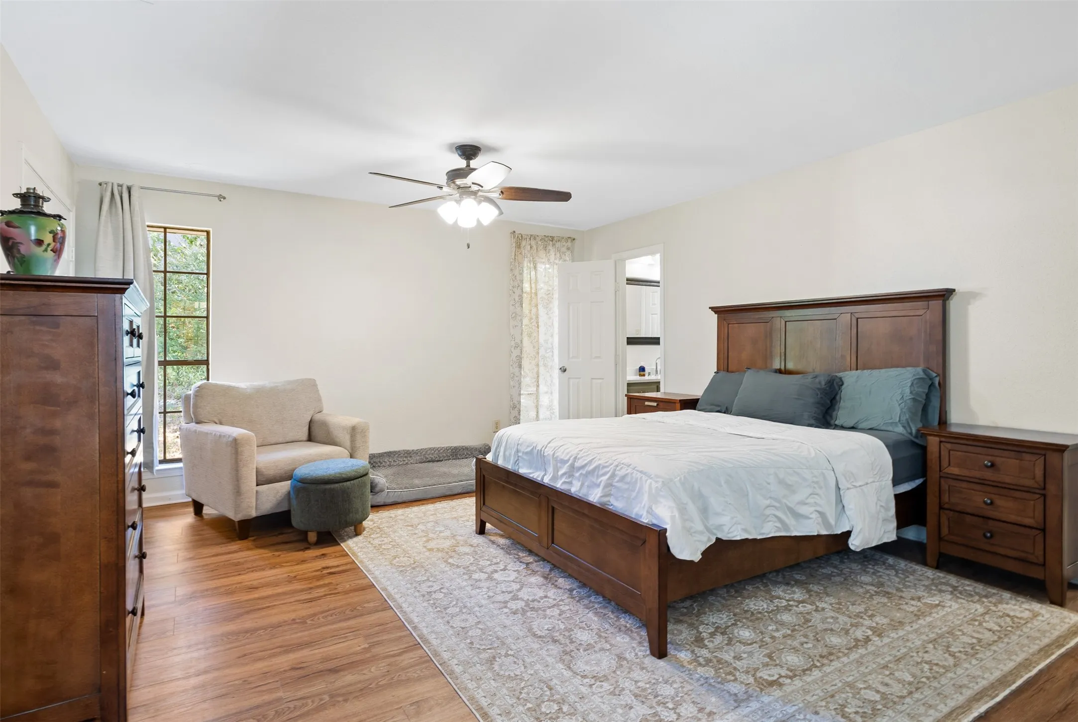 Single Family Residence For Sale in Tarrant County , 5816 Gatewood Drive, Arlington, Texas 76016, 3 Bedroom, 3 Bathroom, 2 Garage spaces, 2,569 Sqft, built in 1977, mls#21386898, Real Estate Agent in Arlington, Homes For Sale in Tarrant county, Homes For Sale in Arlington, Realtor in Arlington Texas, Real Estate Brokerage Independent Realty Texas, Luminita Cordes Realtor