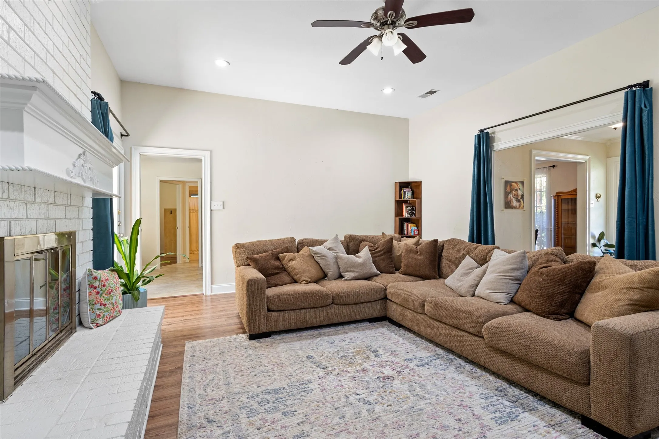 Single Family Residence For Sale in Tarrant County , 5816 Gatewood Drive, Arlington, Texas 76016, 3 Bedroom, 3 Bathroom, 2 Garage spaces, 2,569 Sqft, built in 1977, mls#21386898, Real Estate Agent in Arlington, Homes For Sale in Tarrant county, Homes For Sale in Arlington, Realtor in Arlington Texas, Real Estate Brokerage Independent Realty Texas, Luminita Cordes Realtor