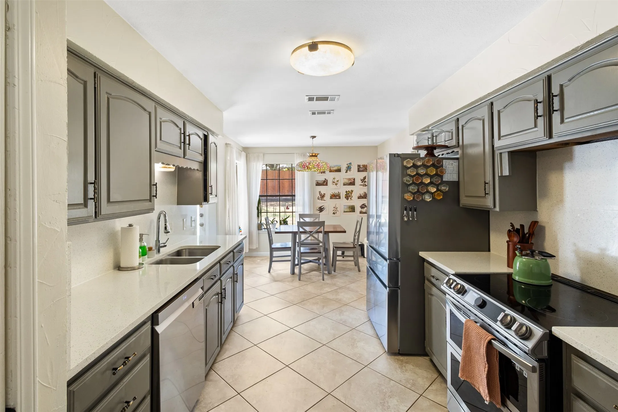 Single Family Residence For Sale in Tarrant County , 5816 Gatewood Drive, Arlington, Texas 76016, 3 Bedroom, 3 Bathroom, 2 Garage spaces, 2,569 Sqft, built in 1977, mls#21386898, Real Estate Agent in Arlington, Homes For Sale in Tarrant county, Homes For Sale in Arlington, Realtor in Arlington Texas, Real Estate Brokerage Independent Realty Texas, Luminita Cordes Realtor