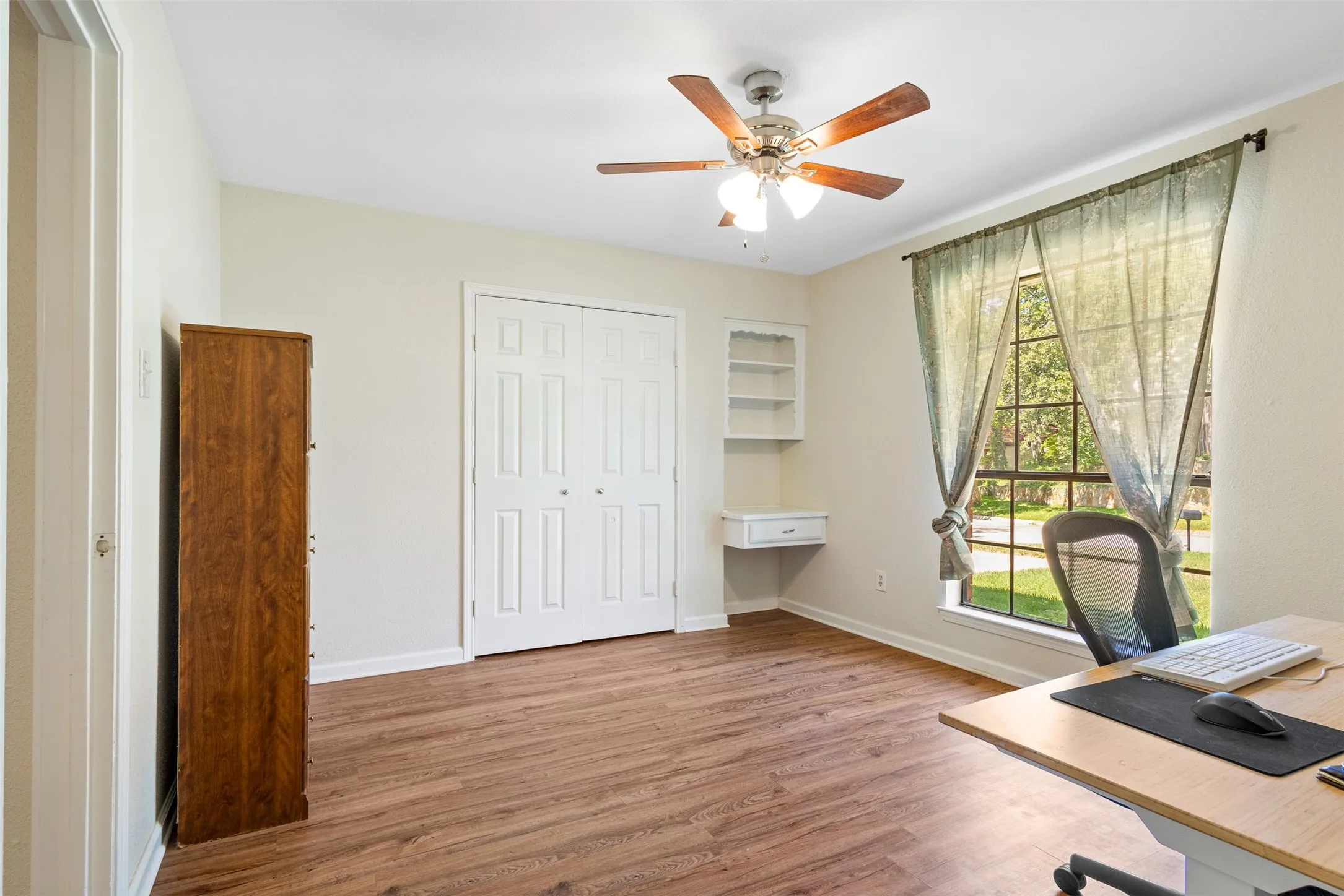 Single Family Residence For Sale in Tarrant County , 5816 Gatewood Drive, Arlington, Texas 76016, 3 Bedroom, 3 Bathroom, 2 Garage spaces, 2,569 Sqft, built in 1977, mls#21386898, Real Estate Agent in Arlington, Homes For Sale in Tarrant county, Homes For Sale in Arlington, Realtor in Arlington Texas, Real Estate Brokerage Independent Realty Texas, Luminita Cordes Realtor