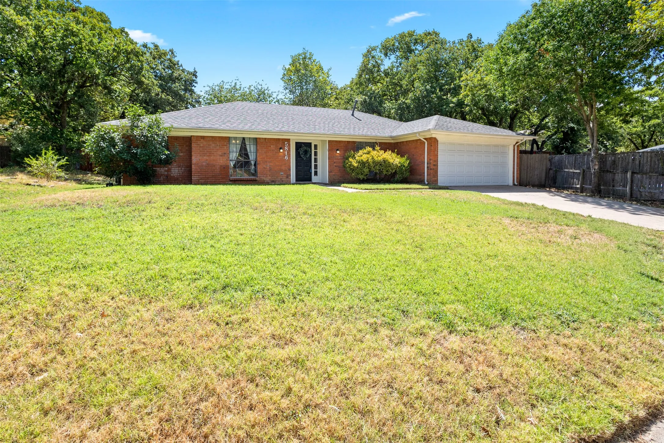 Single Family Residence For Sale in Tarrant County , 5816 Gatewood Drive, Arlington, Texas 76016, 3 Bedroom, 3 Bathroom, 2 Garage spaces, 2,569 Sqft, built in 1977, mls#21386898, Real Estate Agent in Arlington, Homes For Sale in Tarrant county, Homes For Sale in Arlington, Realtor in Arlington Texas, Real Estate Brokerage Independent Realty Texas, Luminita Cordes Realtor