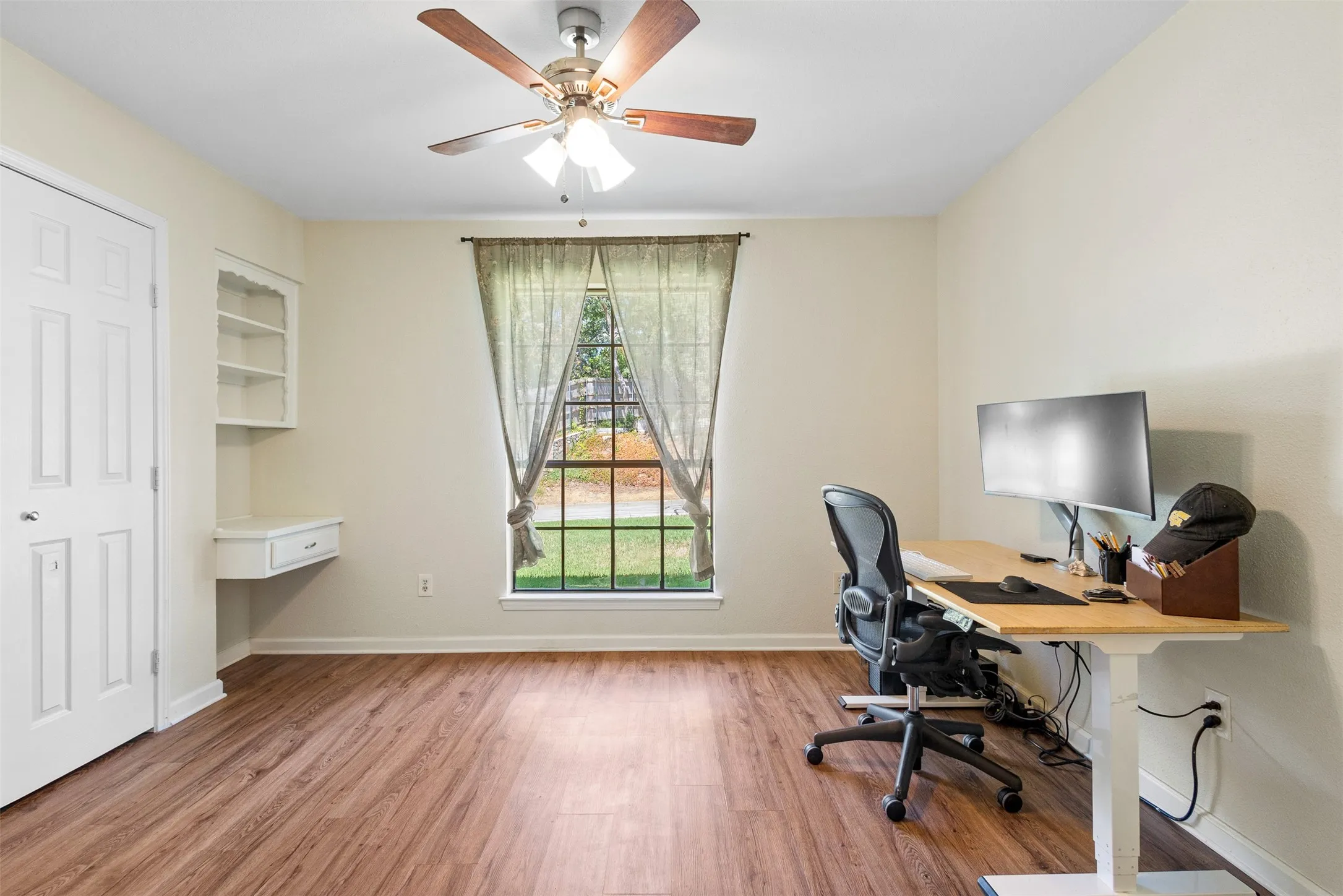 Single Family Residence For Sale in Tarrant County , 5816 Gatewood Drive, Arlington, Texas 76016, 3 Bedroom, 3 Bathroom, 2 Garage spaces, 2,569 Sqft, built in 1977, mls#21386898, Real Estate Agent in Arlington, Homes For Sale in Tarrant county, Homes For Sale in Arlington, Realtor in Arlington Texas, Real Estate Brokerage Independent Realty Texas, Luminita Cordes Realtor
