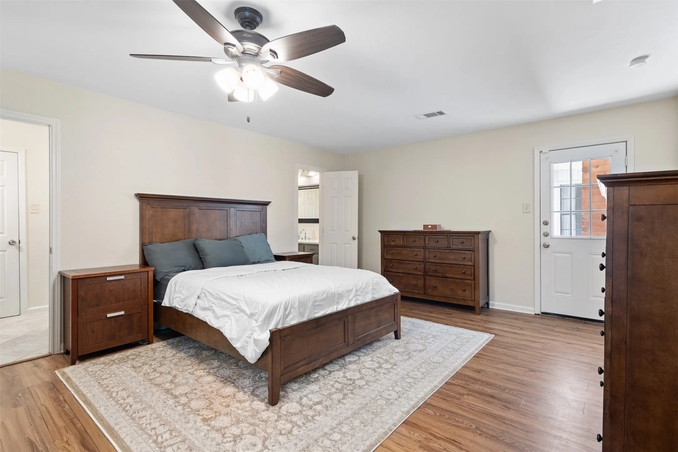 Single Family Residence For Sale in Tarrant County , 5816 Gatewood Drive, Arlington, Texas 76016, 3 Bedroom, 3 Bathroom, 2 Garage spaces, 2,569 Sqft, built in 1977, mls#21386898, Real Estate Agent in Arlington, Homes For Sale in Tarrant county, Homes For Sale in Arlington, Realtor in Arlington Texas, Real Estate Brokerage Independent Realty Texas, Luminita Cordes Realtor