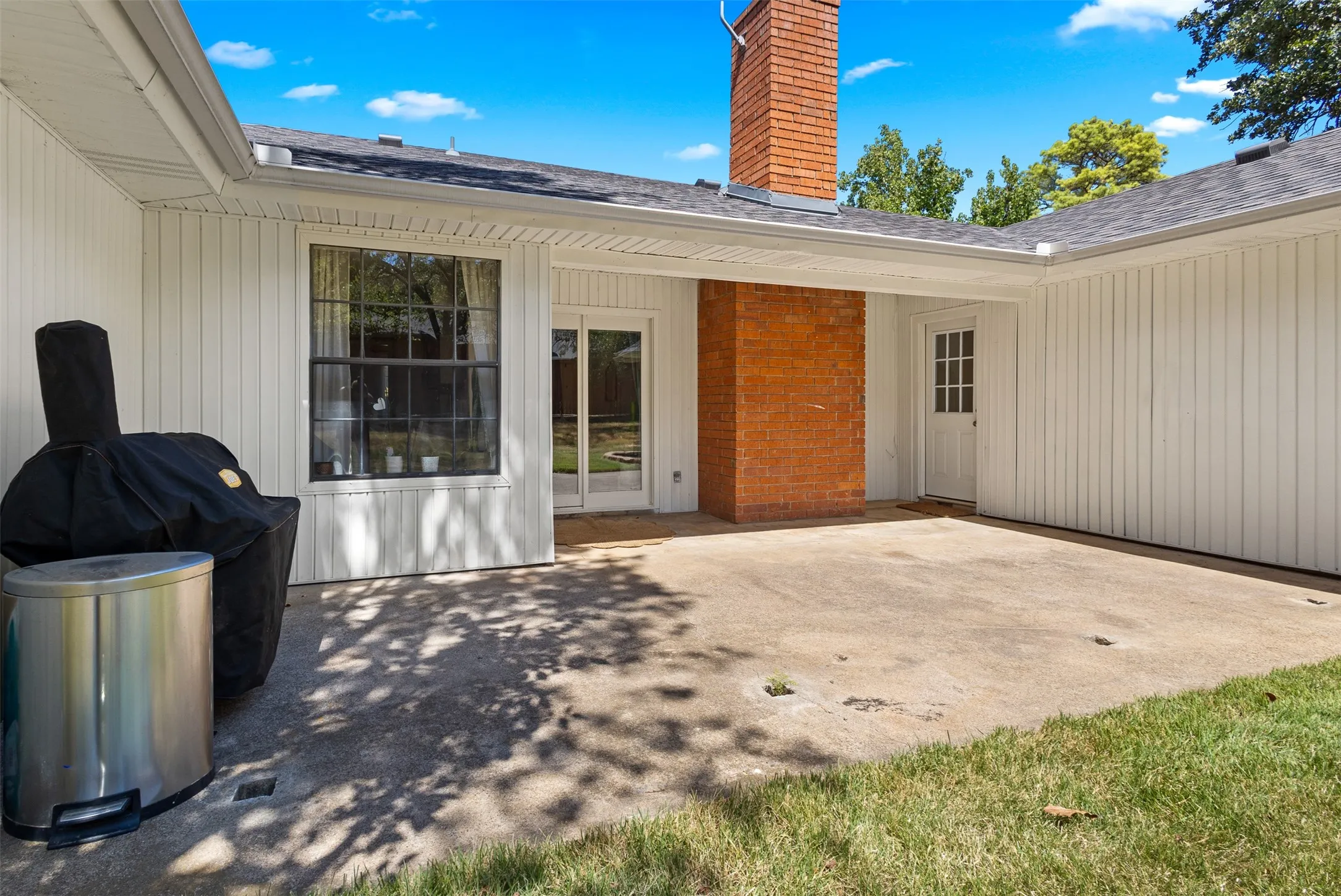 Single Family Residence For Sale in Tarrant County , 5816 Gatewood Drive, Arlington, Texas 76016, 3 Bedroom, 3 Bathroom, 2 Garage spaces, 2,569 Sqft, built in 1977, mls#21386898, Real Estate Agent in Arlington, Homes For Sale in Tarrant county, Homes For Sale in Arlington, Realtor in Arlington Texas, Real Estate Brokerage Independent Realty Texas, Luminita Cordes Realtor