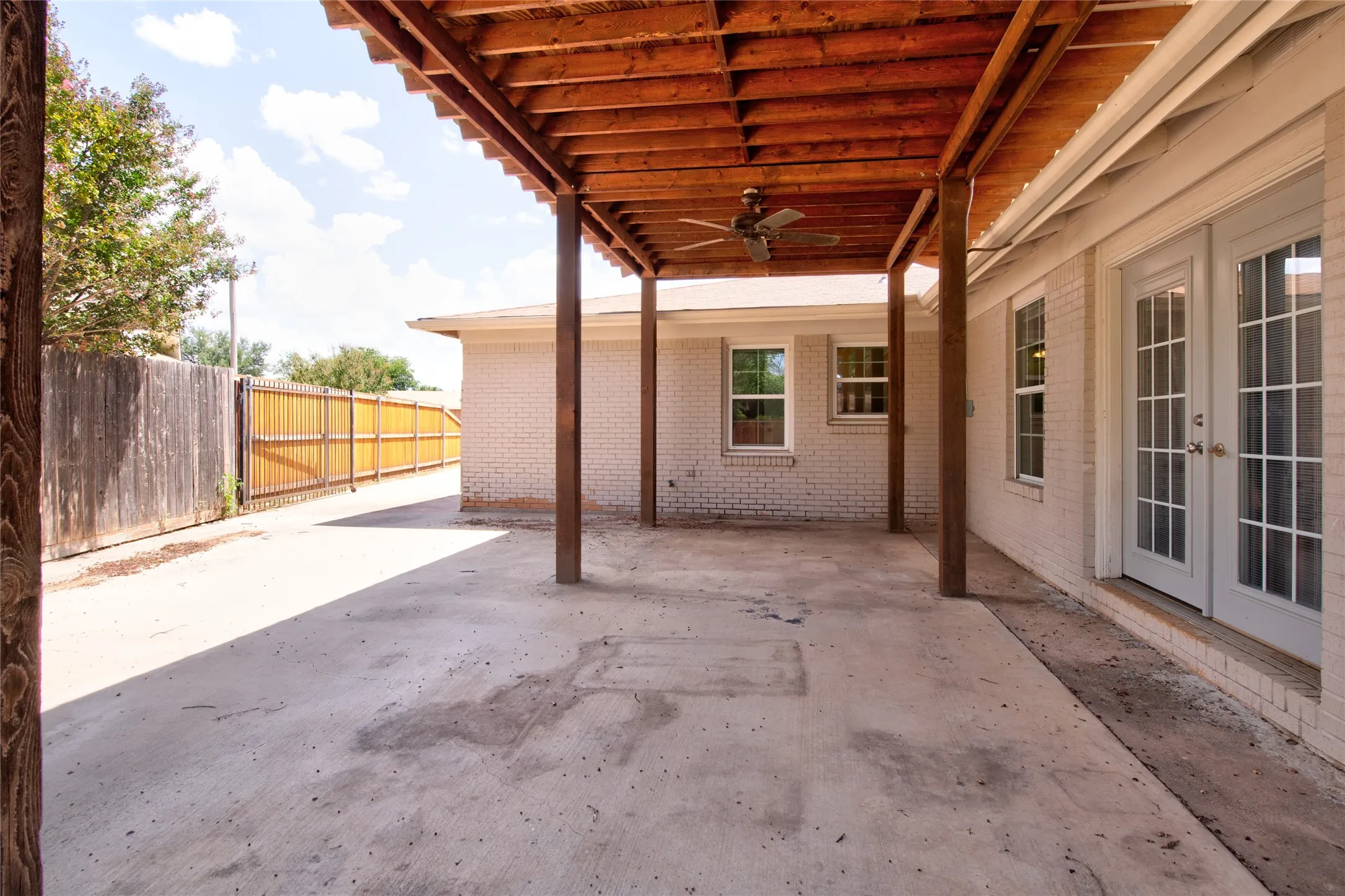 Single Family Residence For Sale in Taylor County , 3142 Columbia Drive, Abilene, Texas 79605, 3 Bedroom, 2 Bathroom, Garage spaces, 2,000 Sqft, built in 1958, mls#21390144, Real Estate Agent in Abilene, Homes For Sale in Taylor county, Homes For Sale in Abilene, Realtor in Abilene Texas, Real Estate Brokerage Independent Realty Texas, Luminita Cordes Realtor