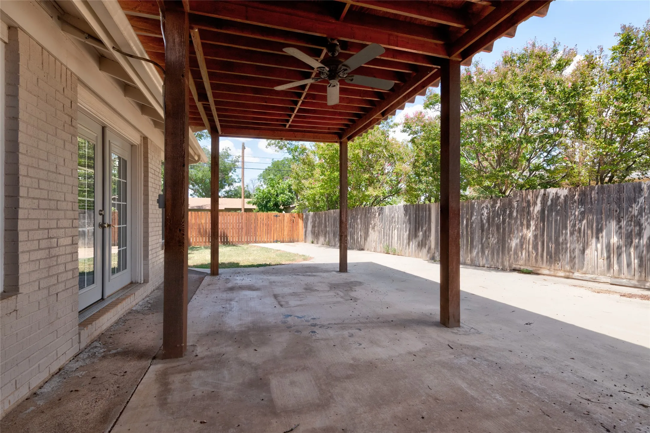 Single Family Residence For Sale in Taylor County , 3142 Columbia Drive, Abilene, Texas 79605, 3 Bedroom, 2 Bathroom, Garage spaces, 2,000 Sqft, built in 1958, mls#21390144, Real Estate Agent in Abilene, Homes For Sale in Taylor county, Homes For Sale in Abilene, Realtor in Abilene Texas, Real Estate Brokerage Independent Realty Texas, Luminita Cordes Realtor