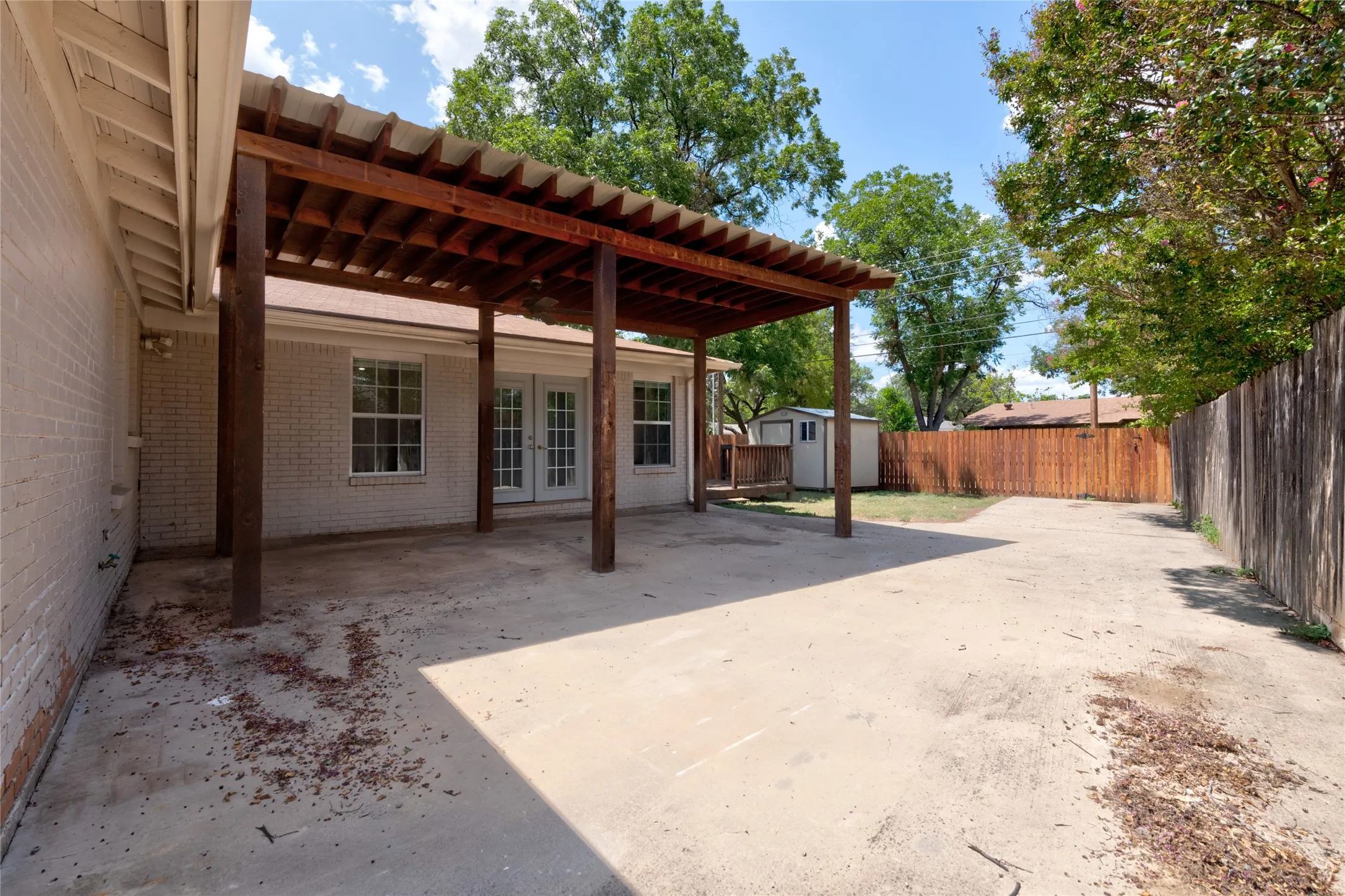 Single Family Residence For Sale in Taylor County , 3142 Columbia Drive, Abilene, Texas 79605, 3 Bedroom, 2 Bathroom, Garage spaces, 2,000 Sqft, built in 1958, mls#21390144, Real Estate Agent in Abilene, Homes For Sale in Taylor county, Homes For Sale in Abilene, Realtor in Abilene Texas, Real Estate Brokerage Independent Realty Texas, Luminita Cordes Realtor