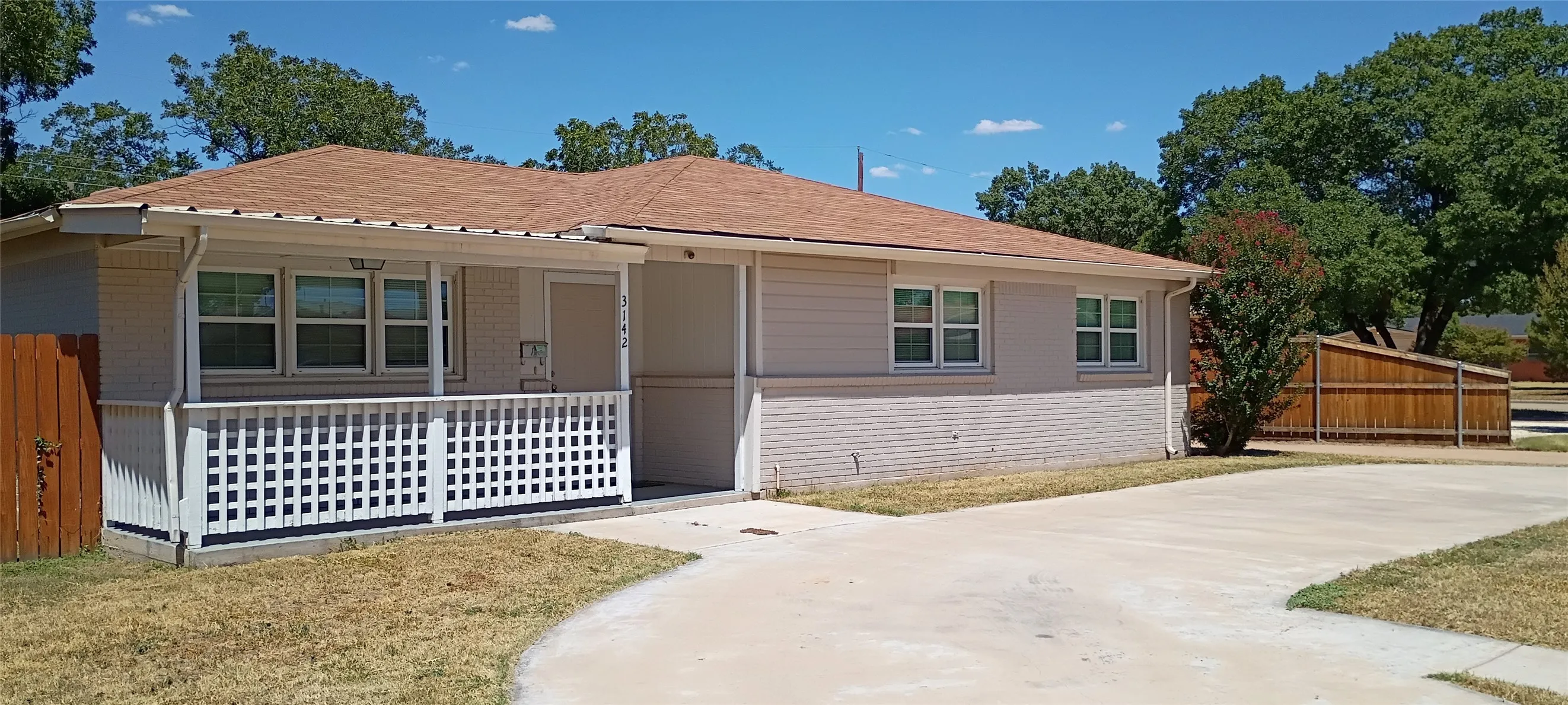 Single Family Residence For Sale in Taylor County , 3142 Columbia Drive, Abilene, Texas 79605, 3 Bedroom, 2 Bathroom, Garage spaces, 2,000 Sqft, built in 1958, mls#21390144, Real Estate Agent in Abilene, Homes For Sale in Taylor county, Homes For Sale in Abilene, Realtor in Abilene Texas, Real Estate Brokerage Independent Realty Texas, Luminita Cordes Realtor